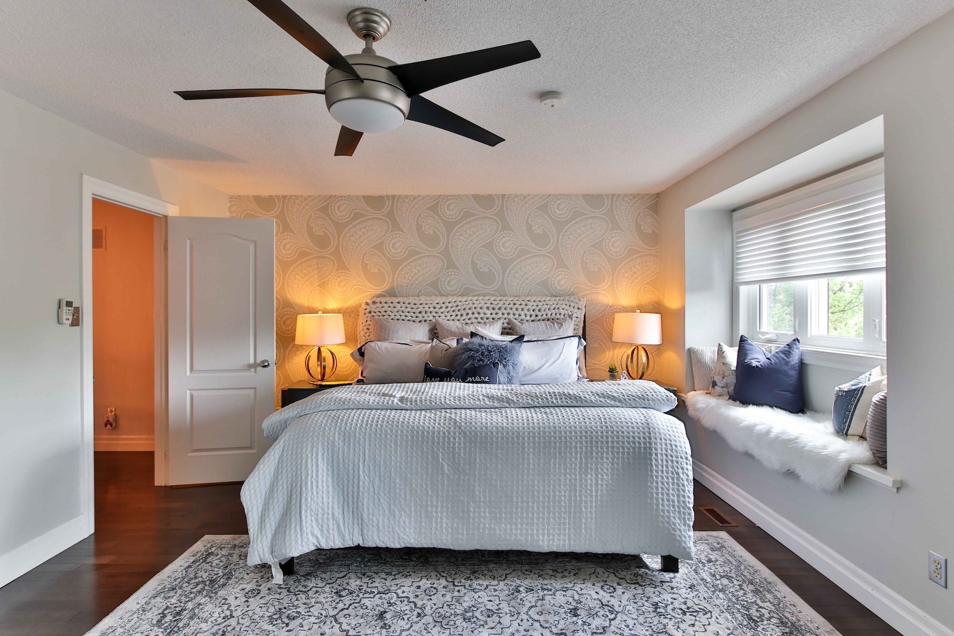 What size rug you should use for queen bed