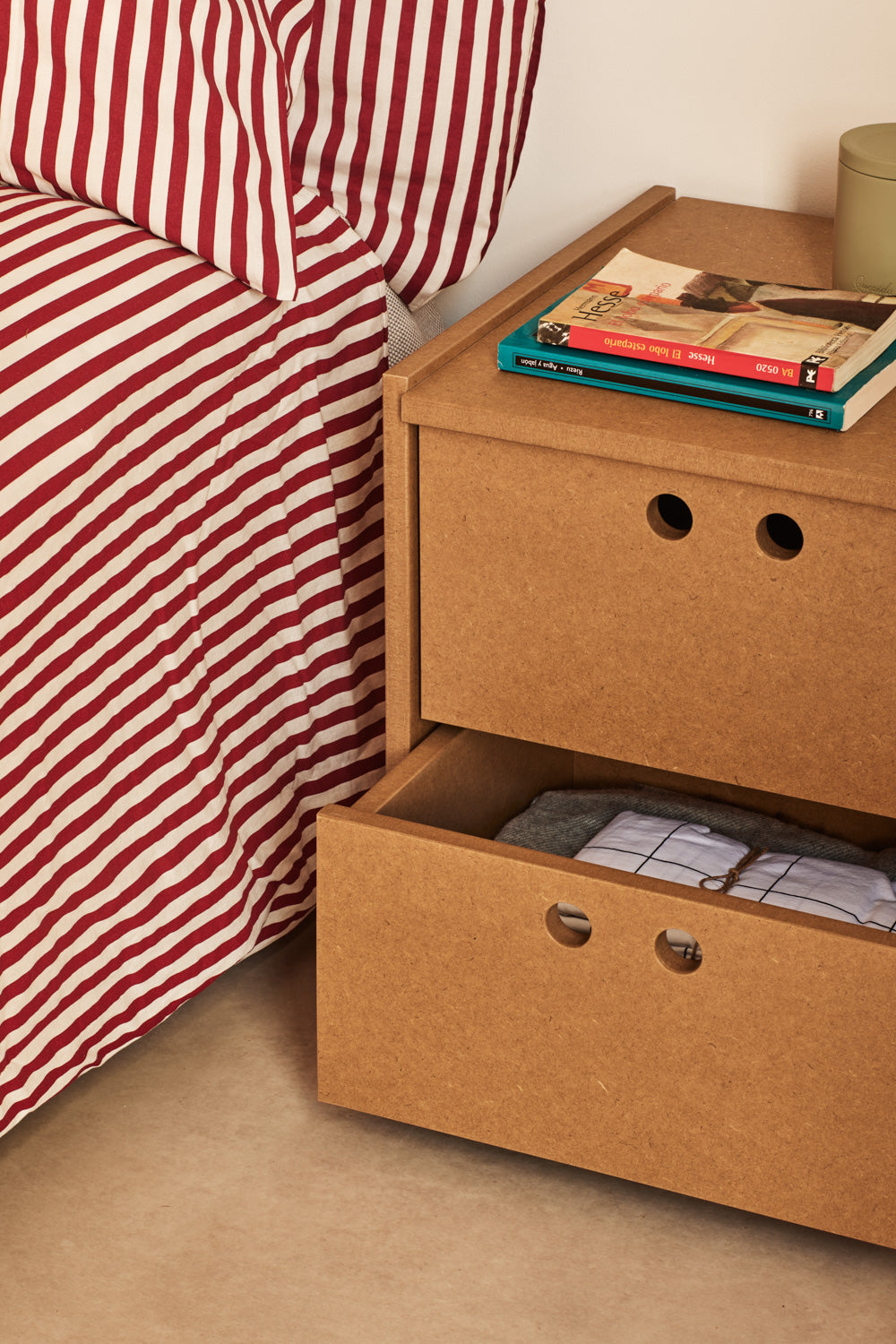 Yöpöytä Wally – Luonnonvärinen MDF | 40×40×42 cm