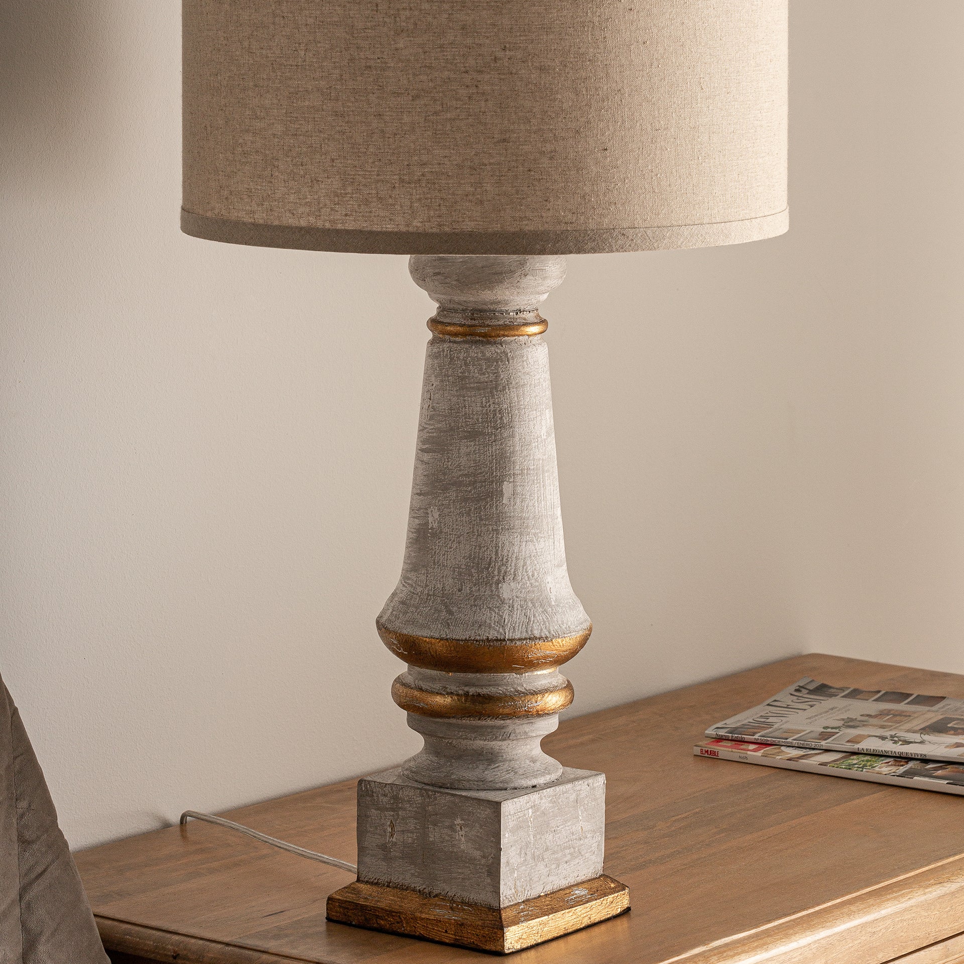 TABLE LAMP
