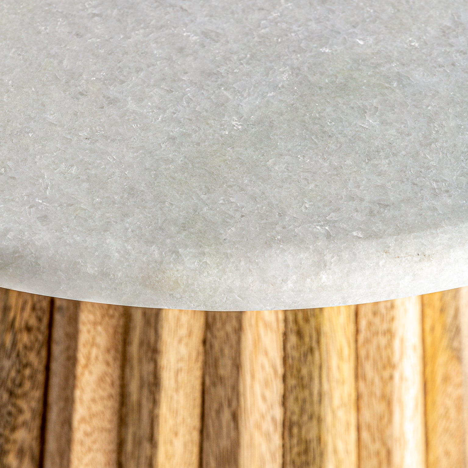 PLISSÉ-PUINEN BAARIPÖYTÄ