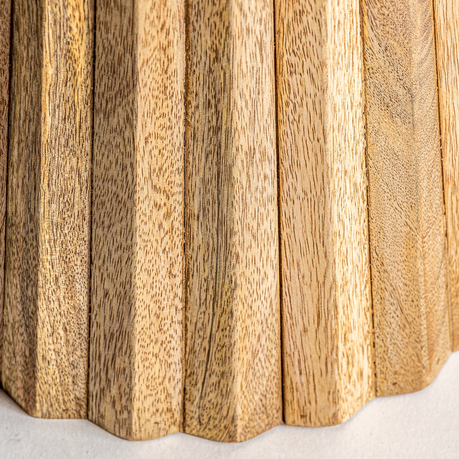 PLISSÉ-PUINEN BAARIPÖYTÄ