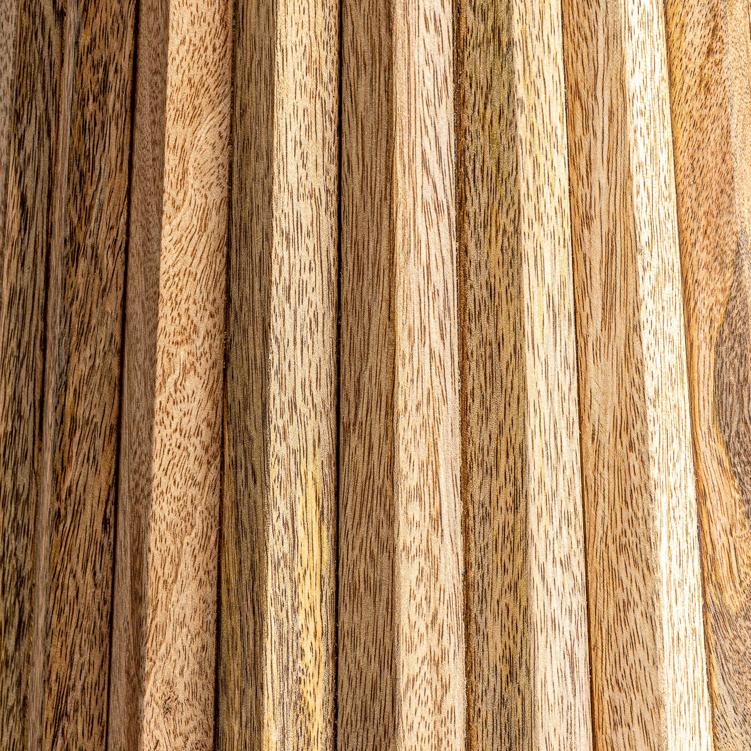 PLISSÉ-PUINEN BAARIPÖYTÄ