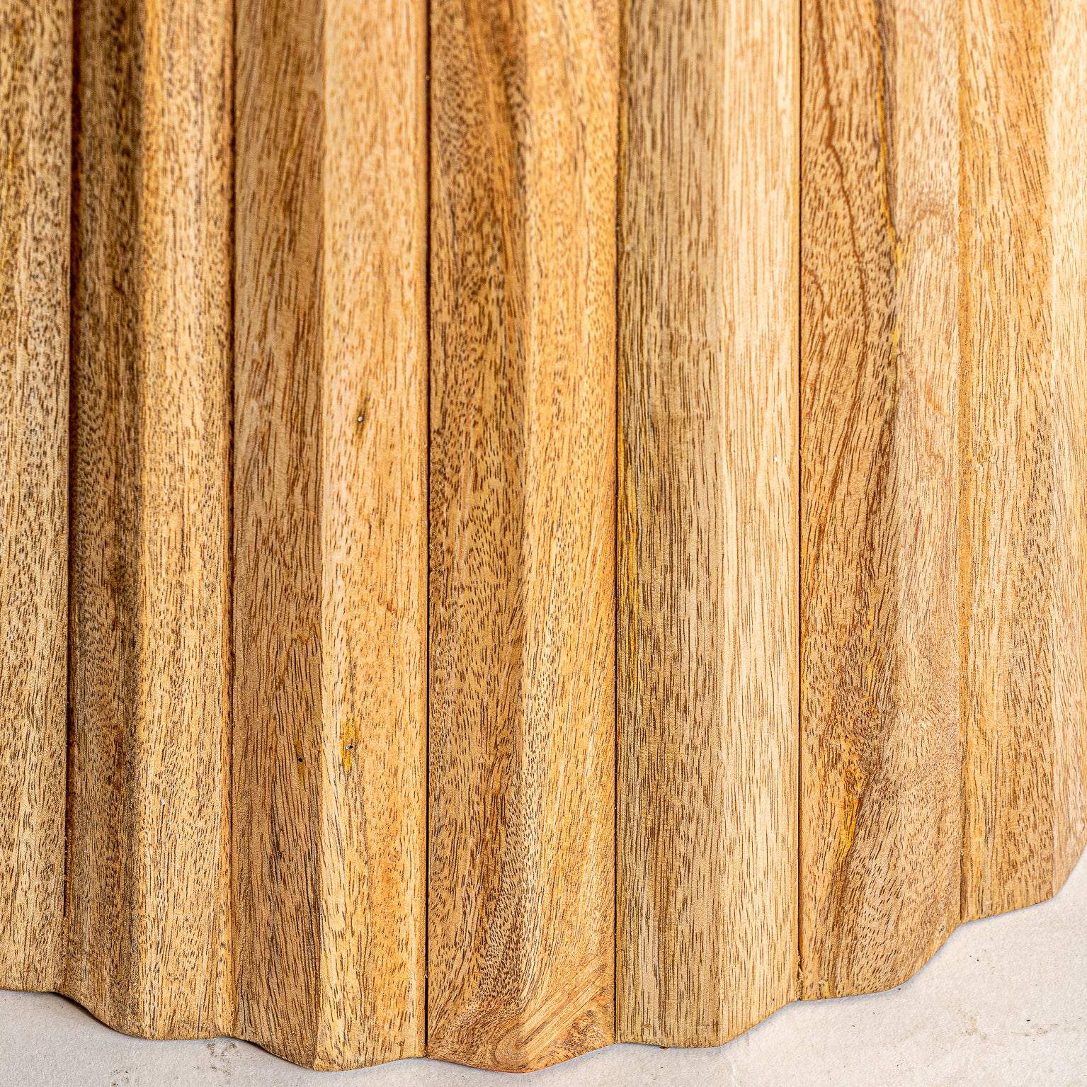 PLISSÉ WOOD DINING TABLE