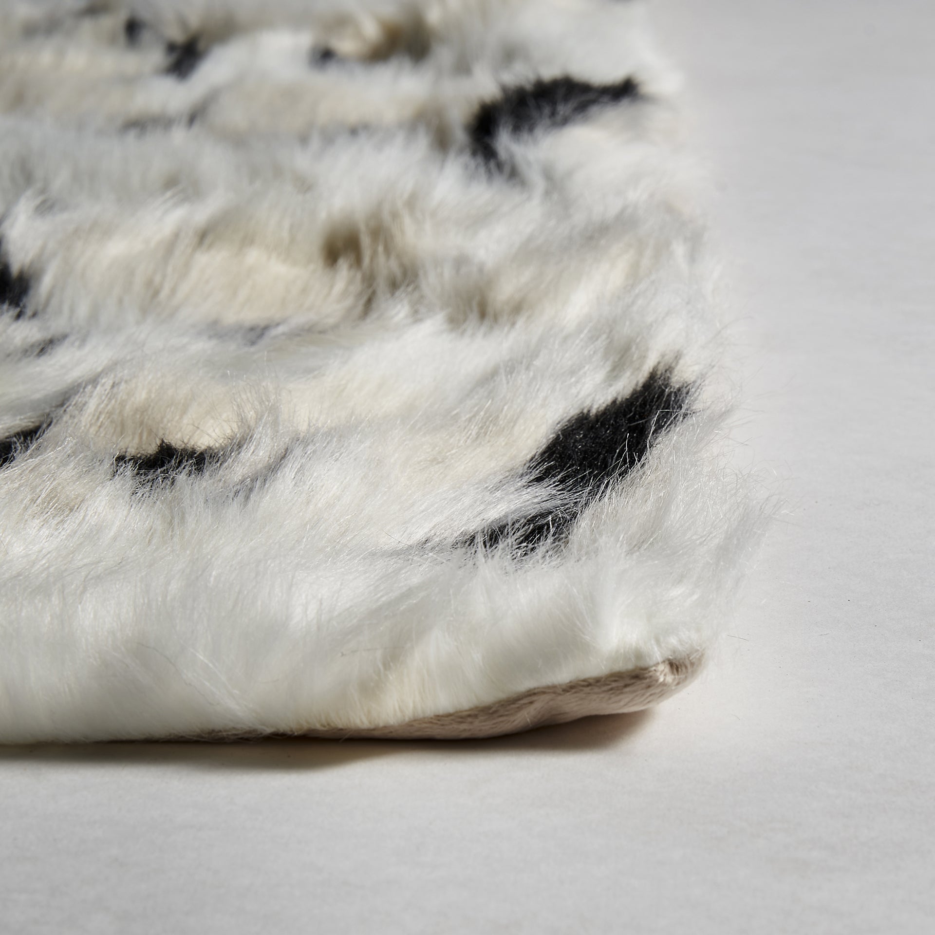 Oso Nordic Microfiber Blanket - Soft White Luxury Throw