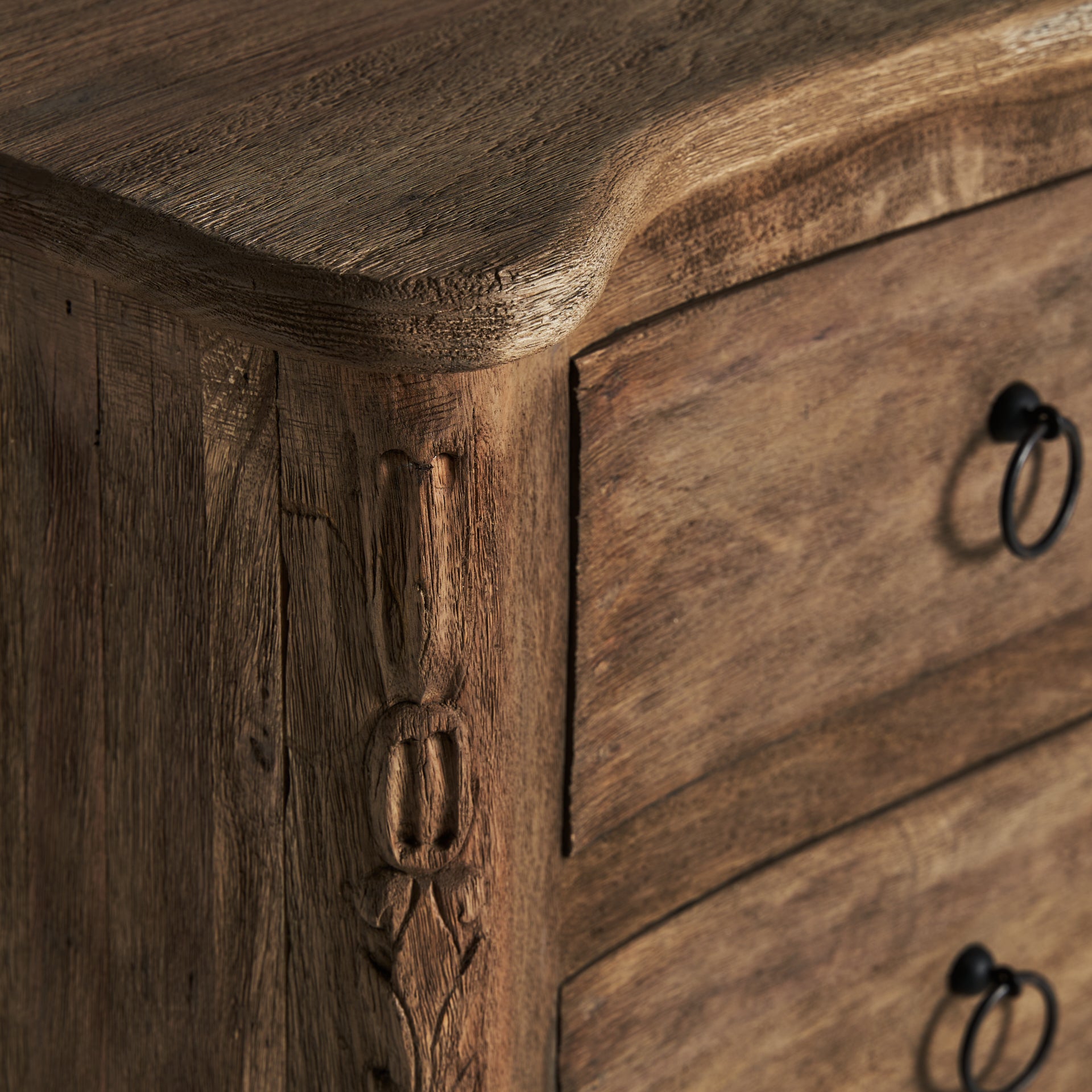 MUNGUIA CHEST OF DRAWERS
