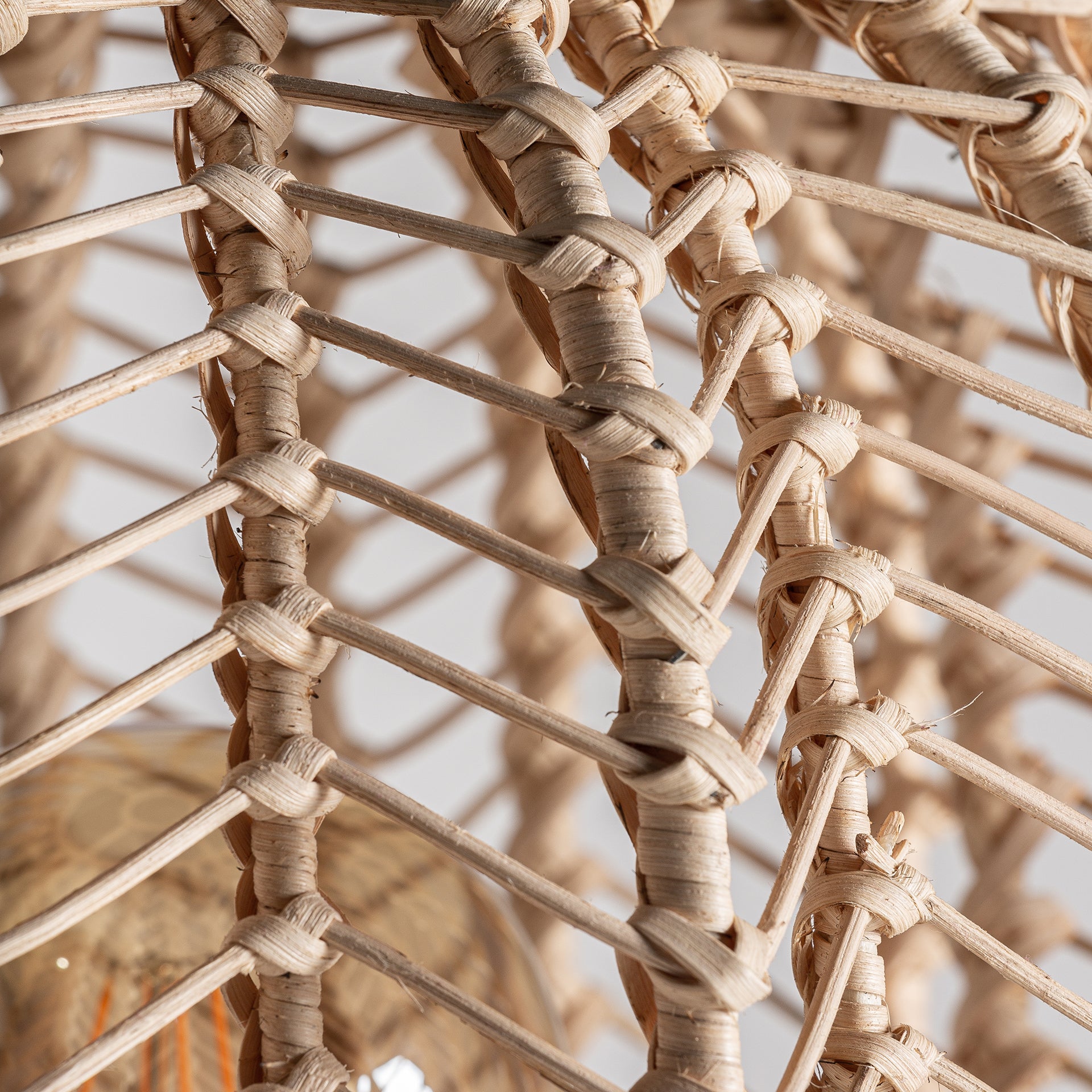 LJUSVIK Plissé Rattan -lattiavalaisin