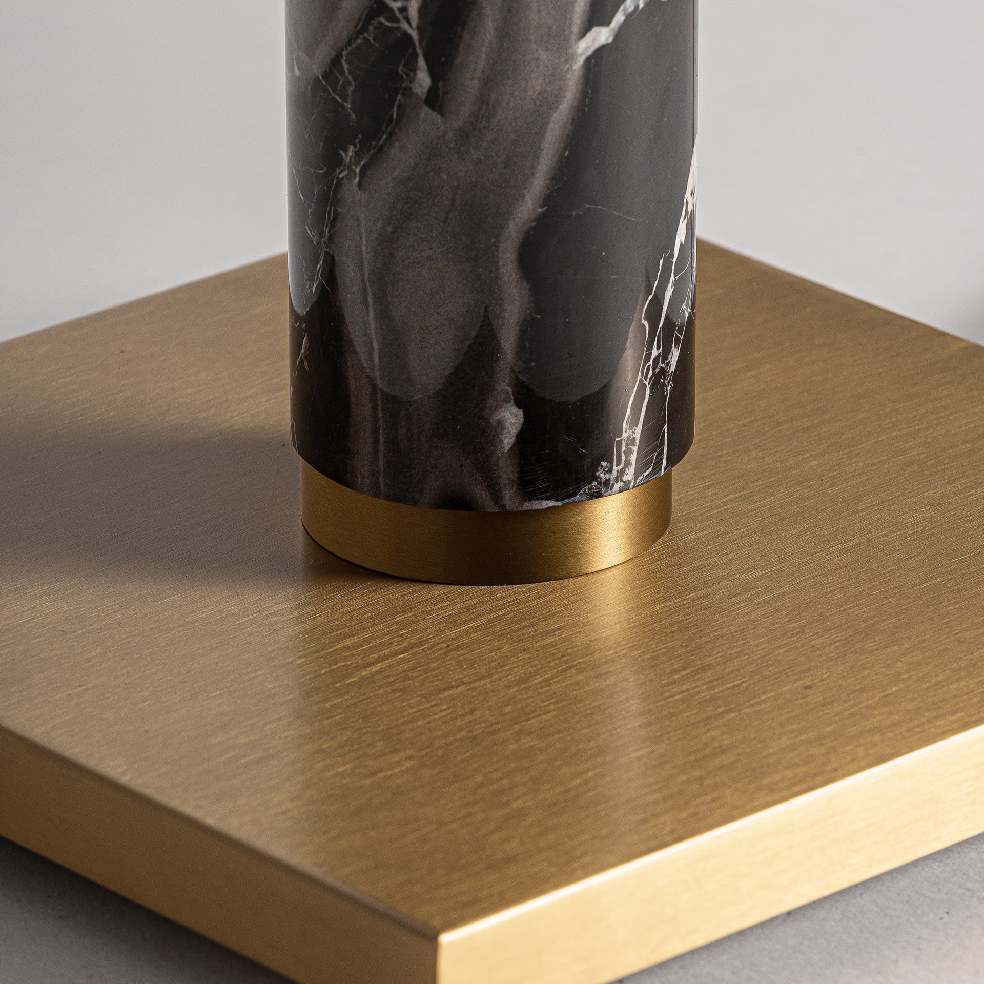 LYSHOLM-lattiavalaisin