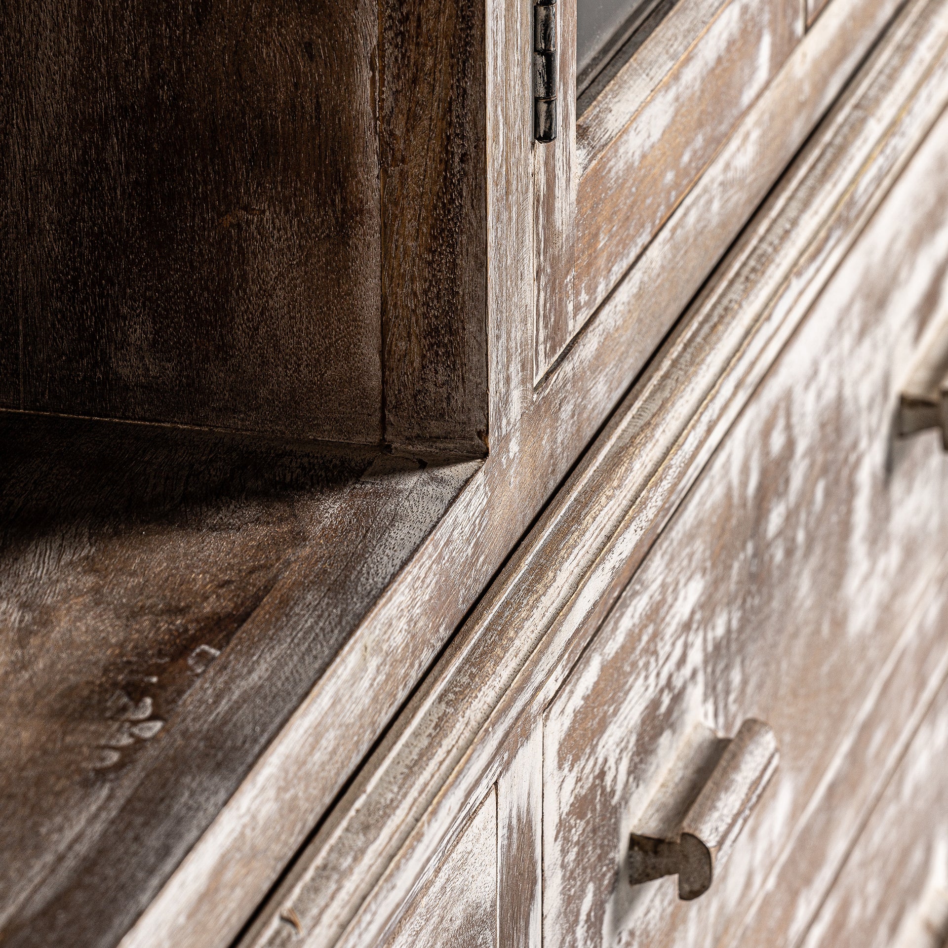 MALUNG GLASS CABINET