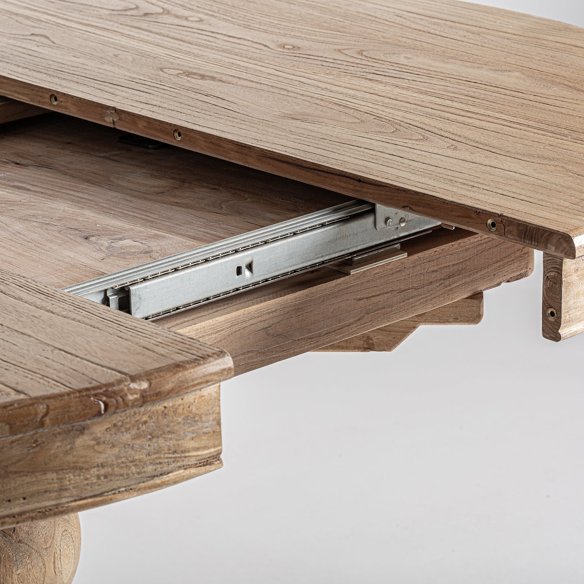 SONVIGO-JATKETTAVA PÖYTÄ