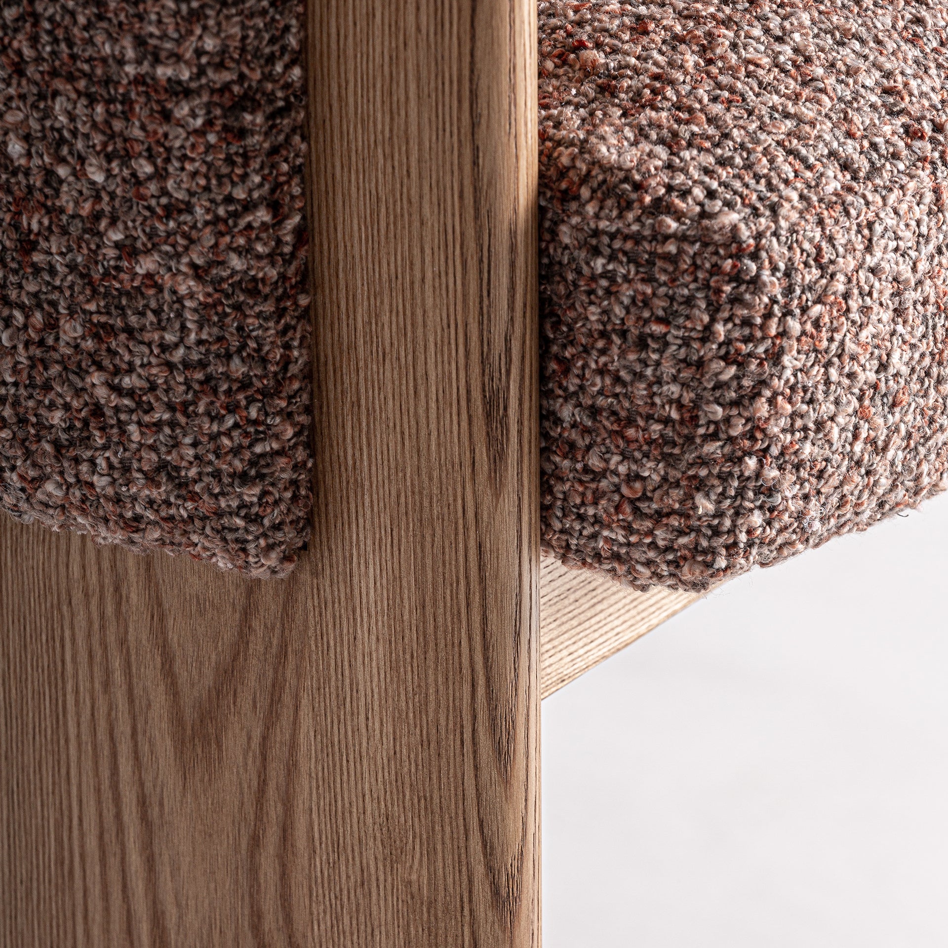 CLUNY Art Deco -tuoli - tammipuuta ja polyesteriverhoilua