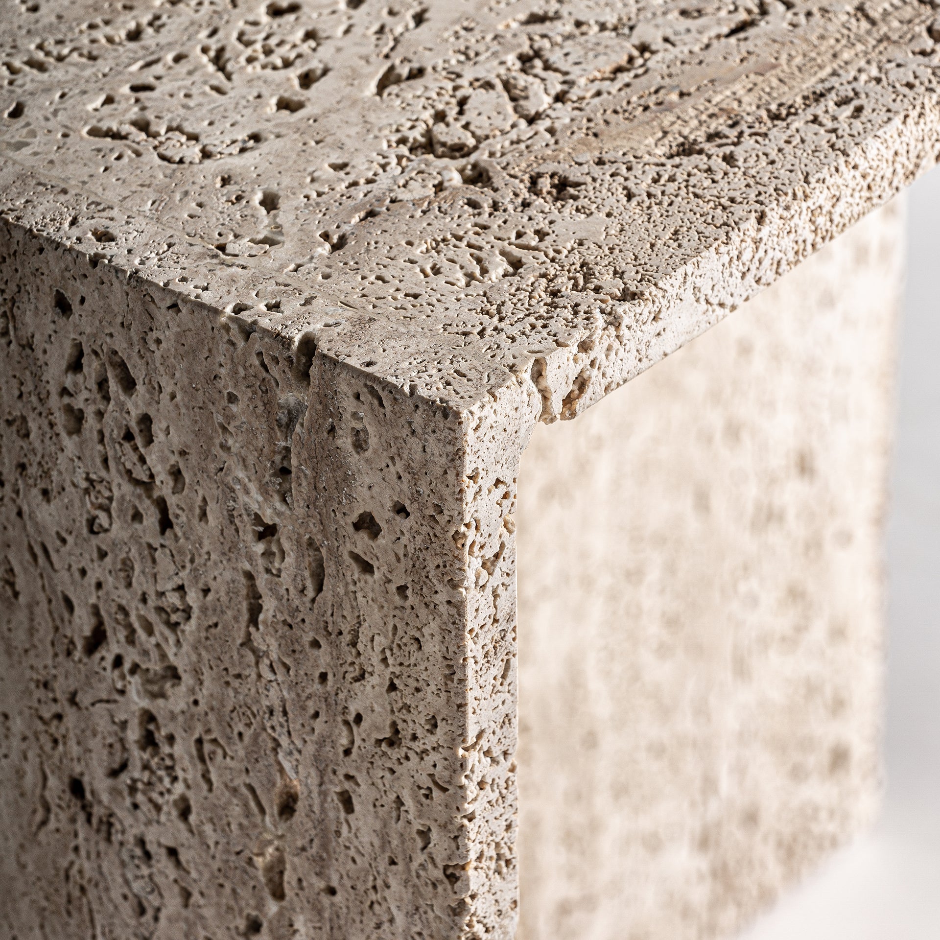 THEUVILLE-SIVUPÖYTÄ