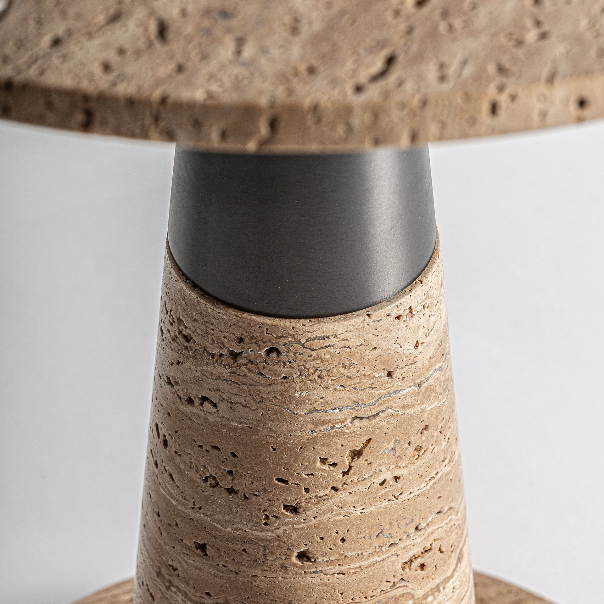 RUOSTEEN MUKAINEN SIVUPÖYTÄ