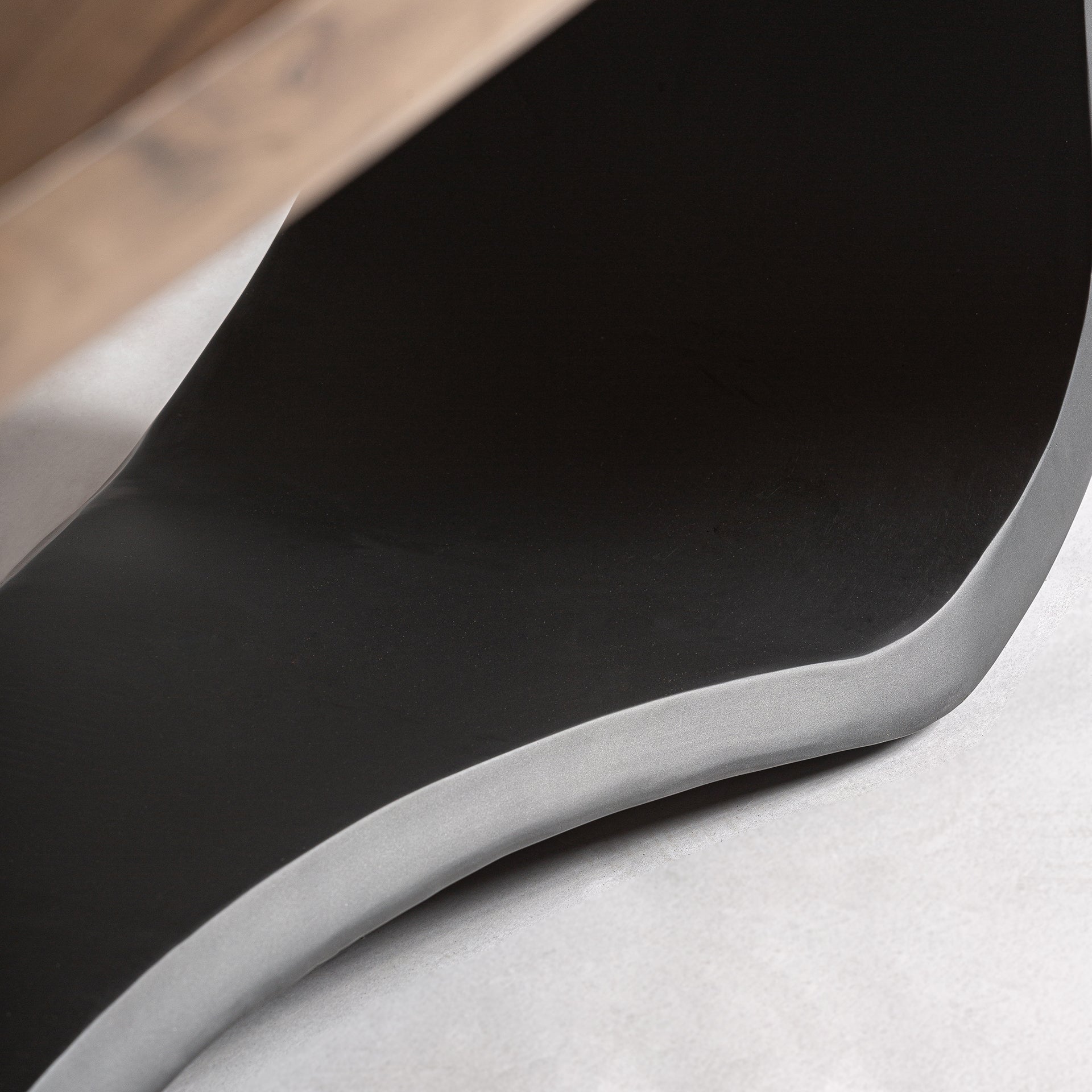 MULFINGEN DINING TABLE