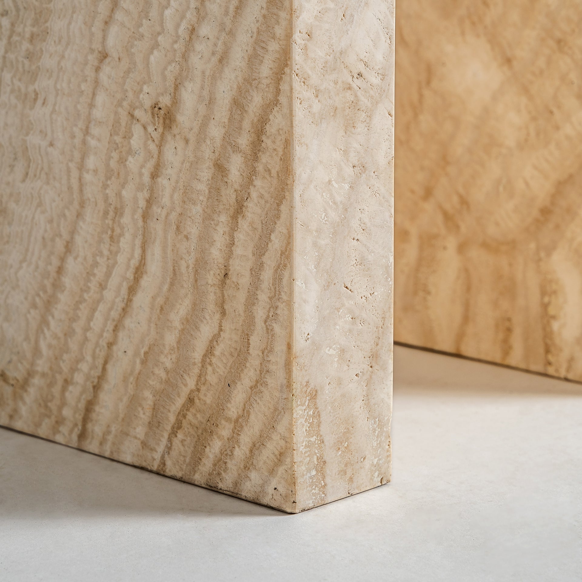 THIENNES-sivupöytä