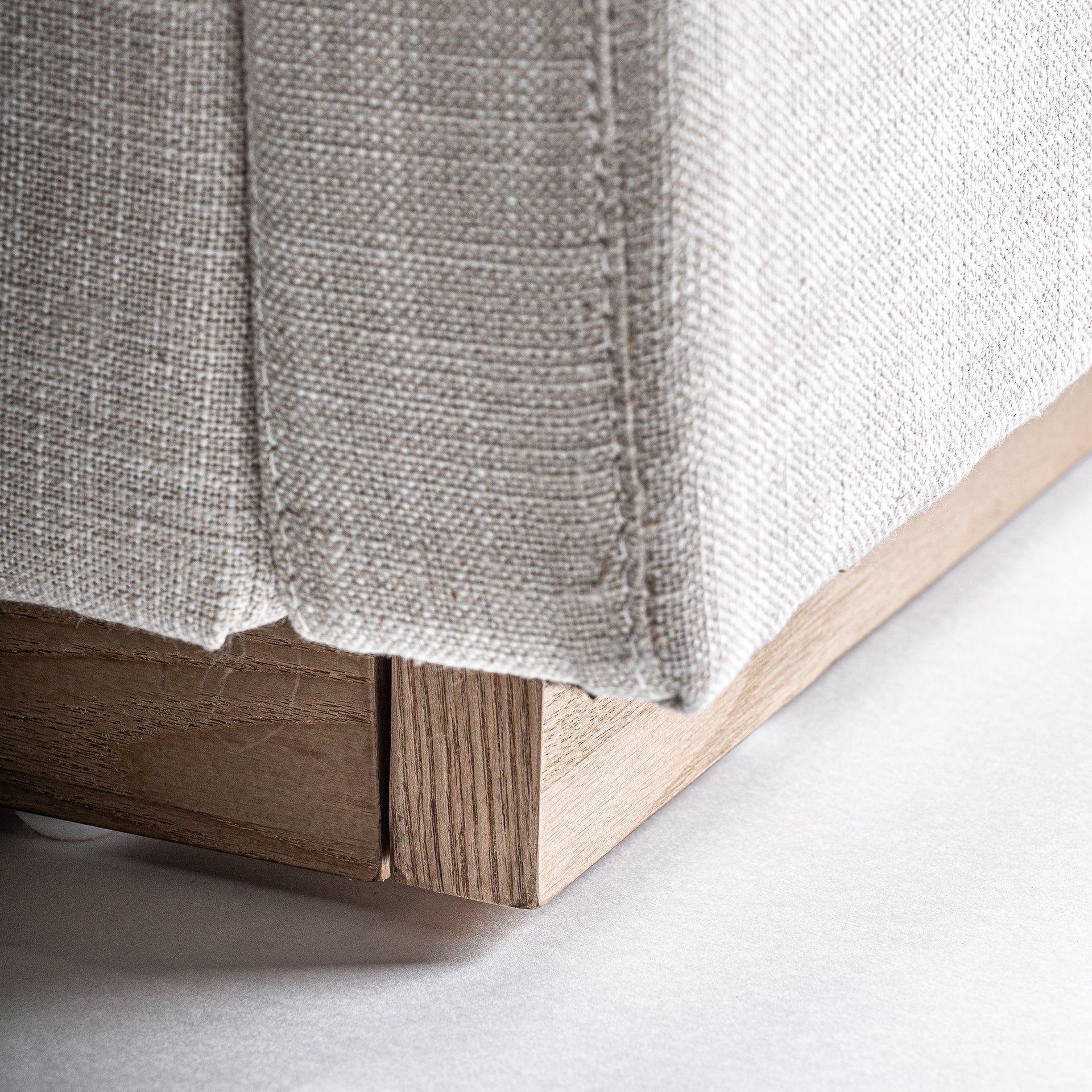 AUNAC Art Deco -verhoiltu sängynrunko - harmaa polyesteri ja mänty