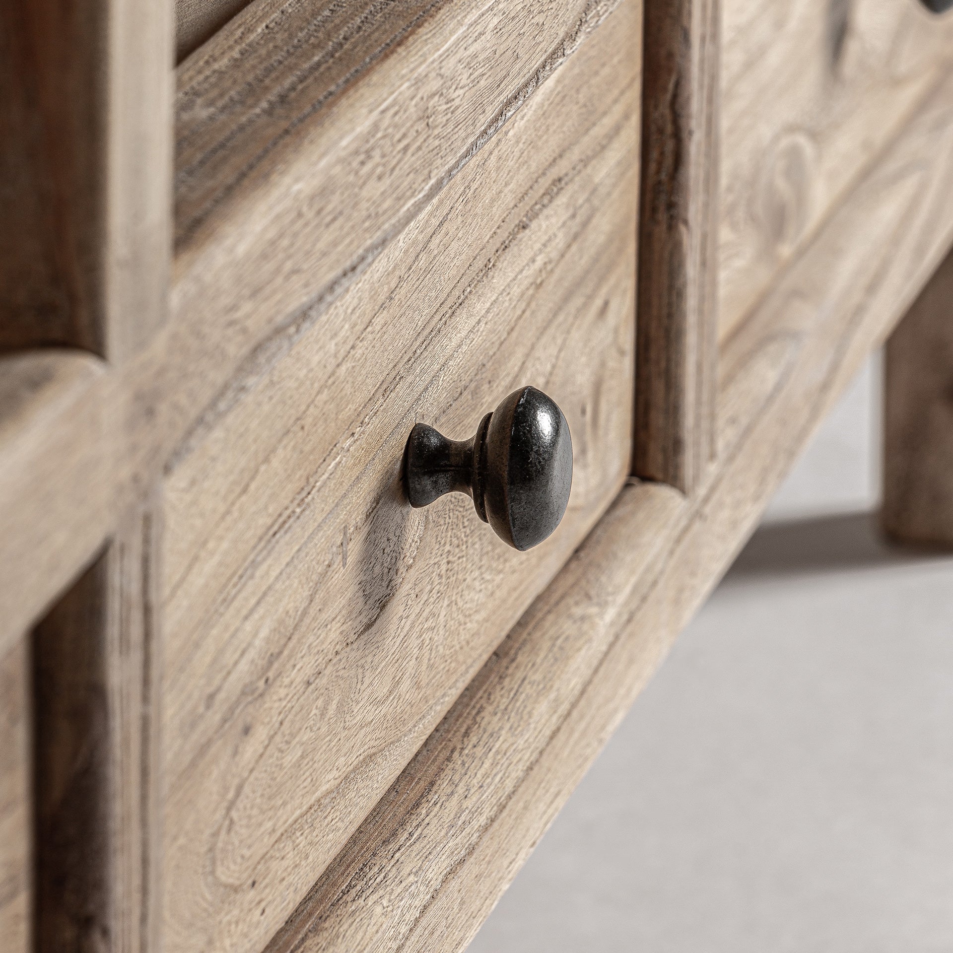 Brecey Modular Library - Kierrätetystä jalavasta valmistettu kirjahylly