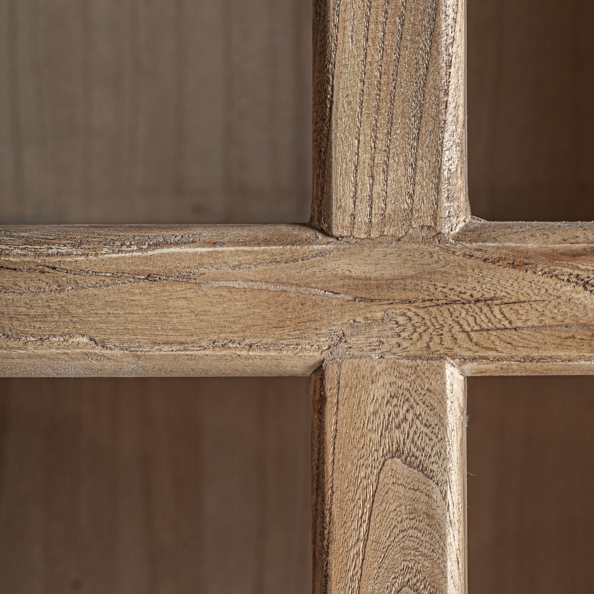 Brecey Modular Library - Kierrätetystä jalavasta valmistettu kirjahylly