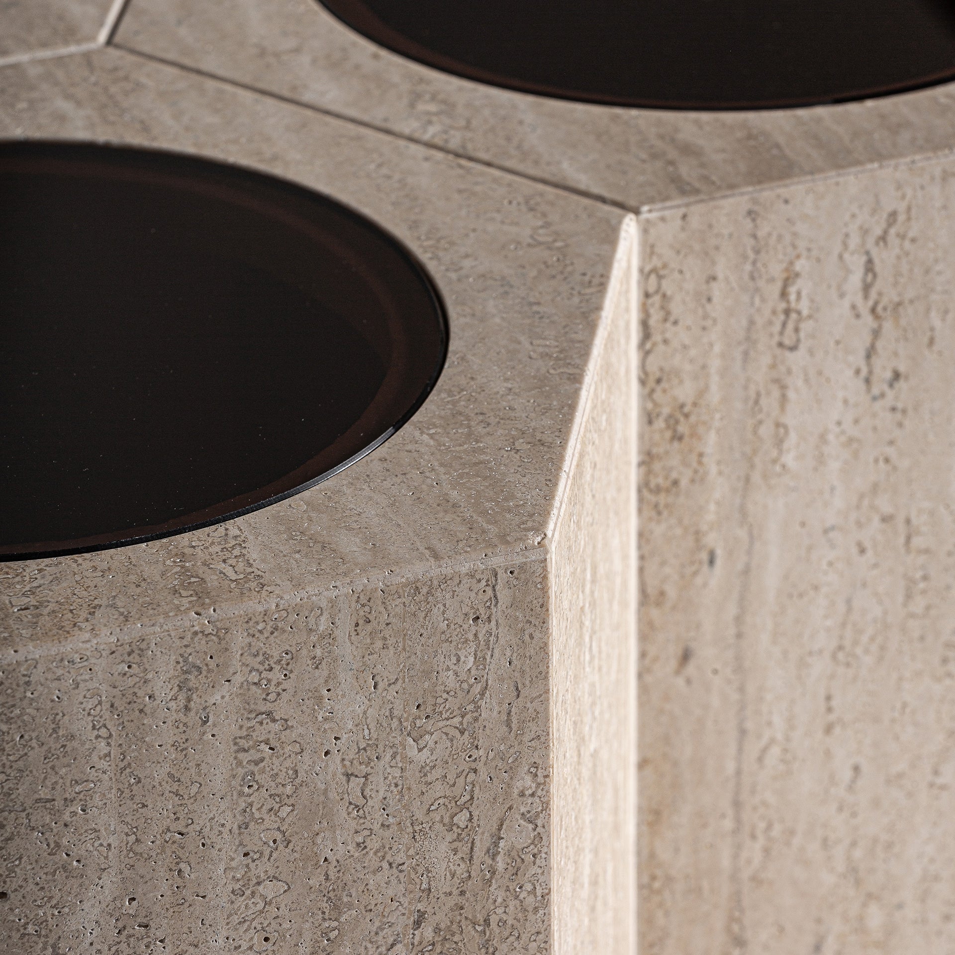 THIENNES-sivupöytä