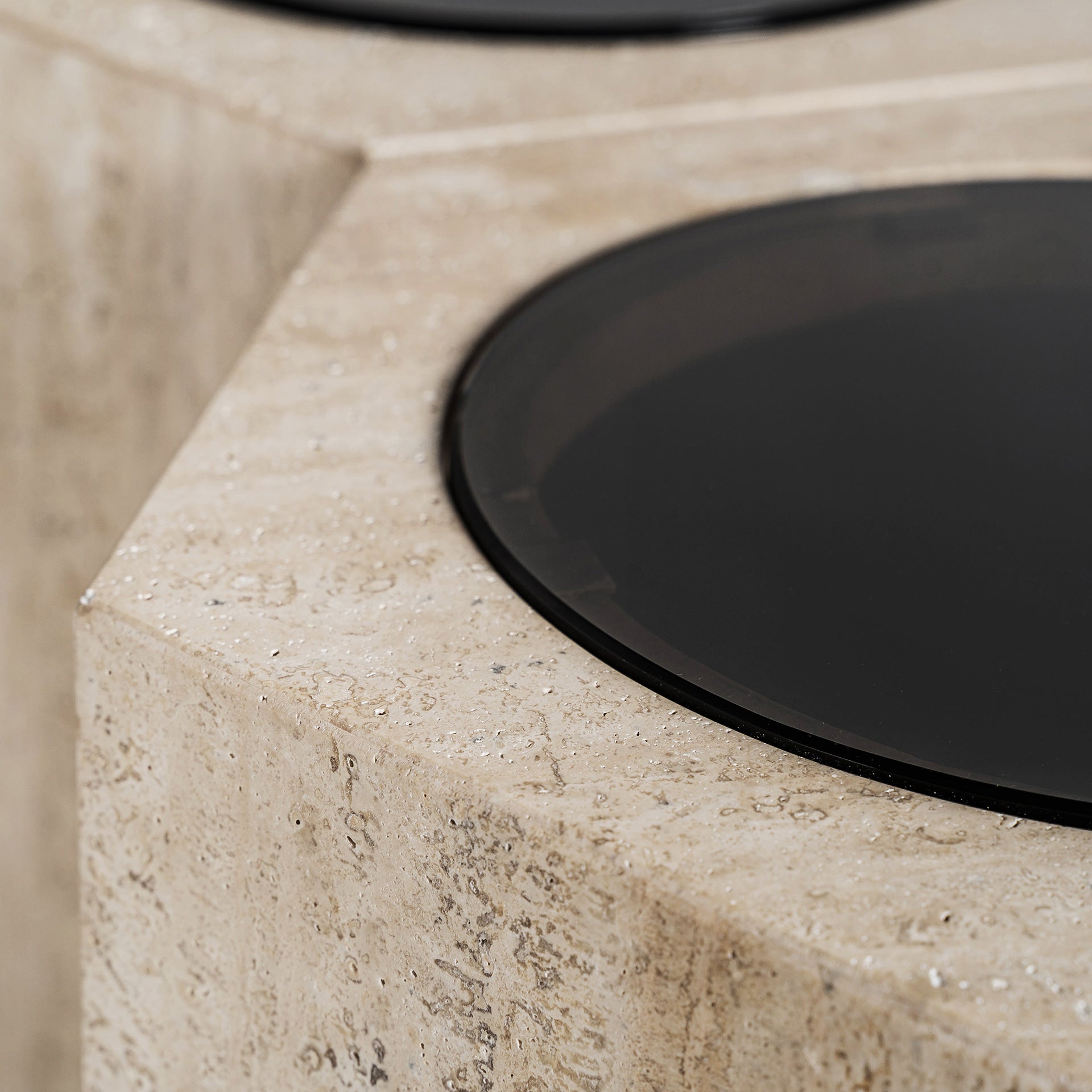 THIENNES-sivupöytä