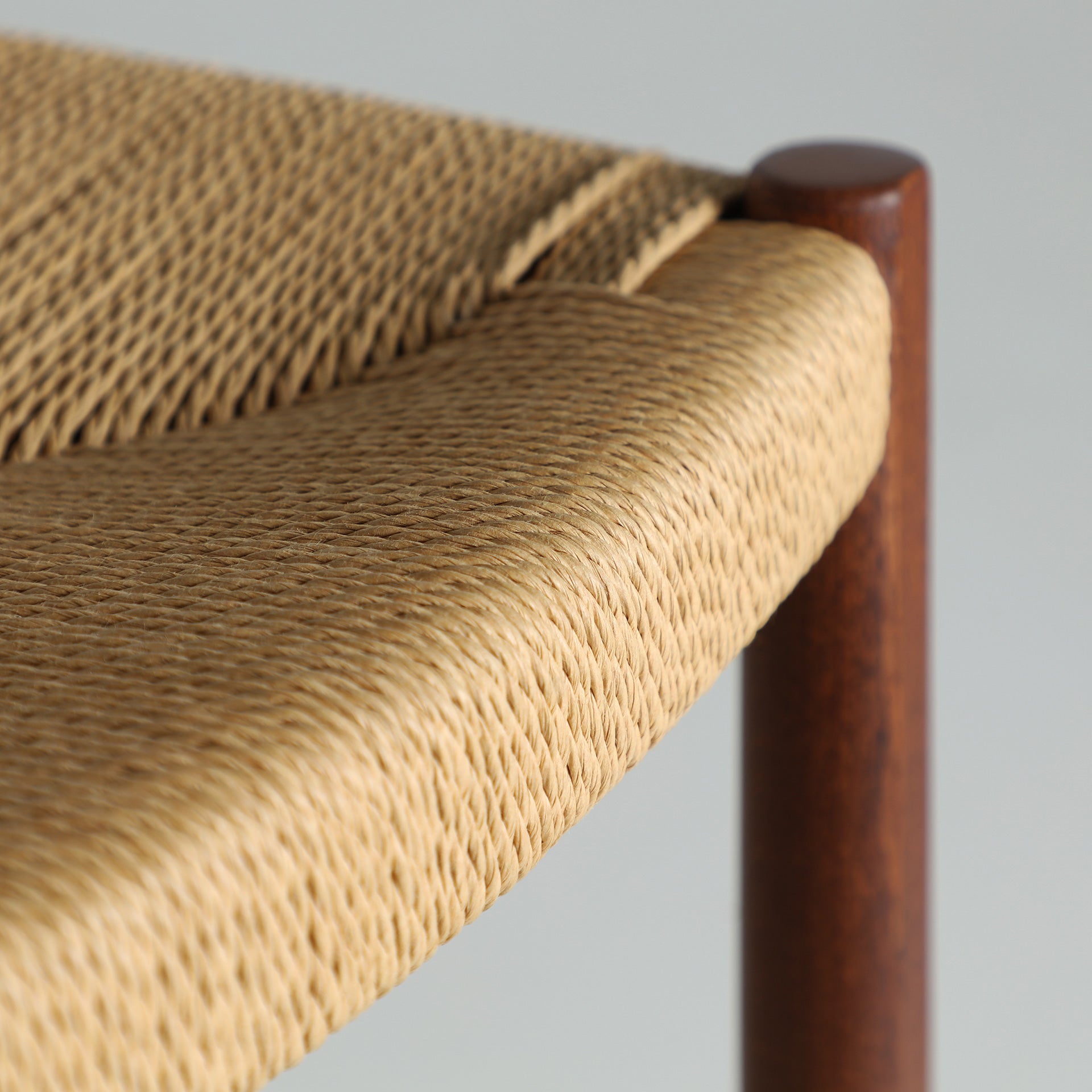 ZELHEM STOOL
