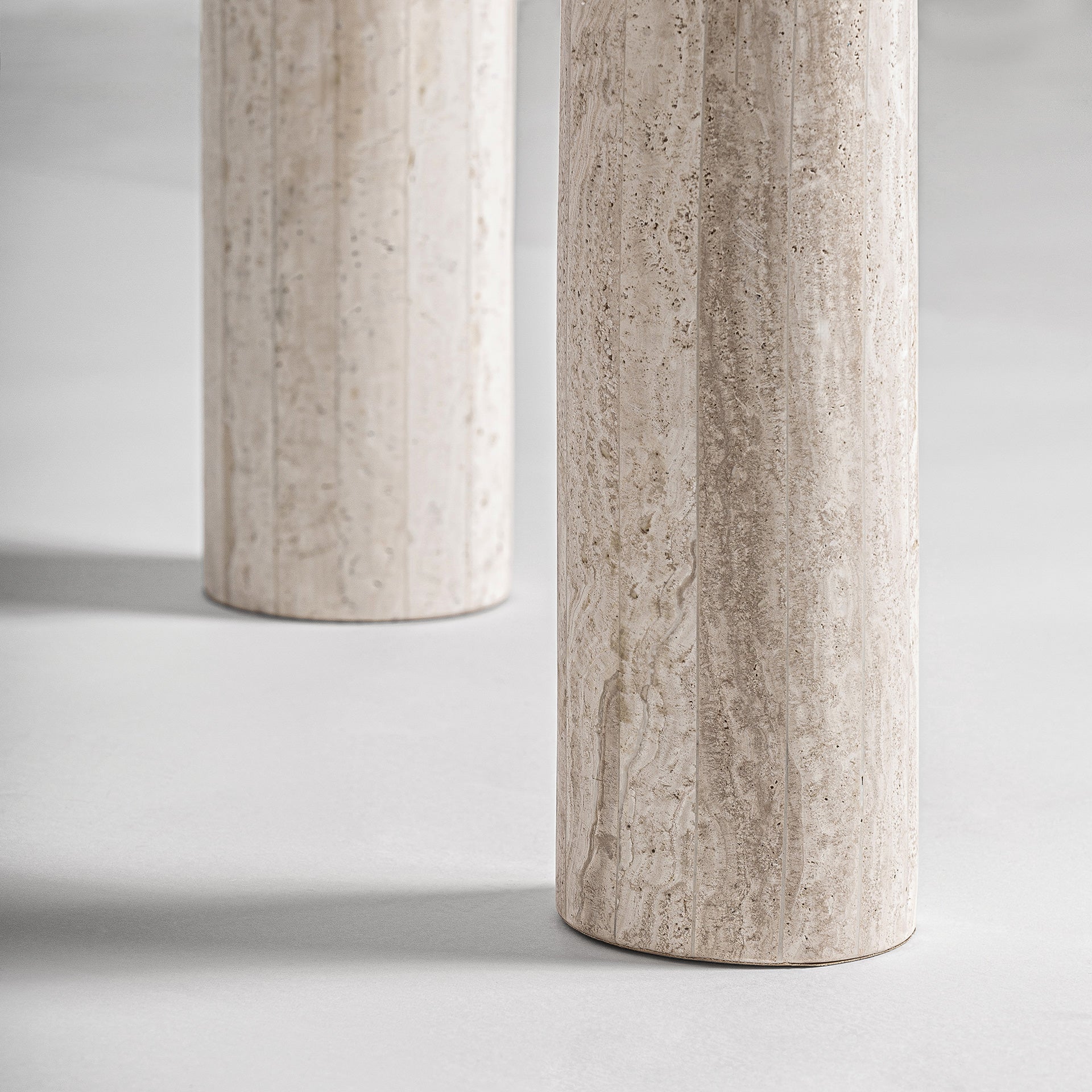 THIENNES-RUOKAPÖYTÄ