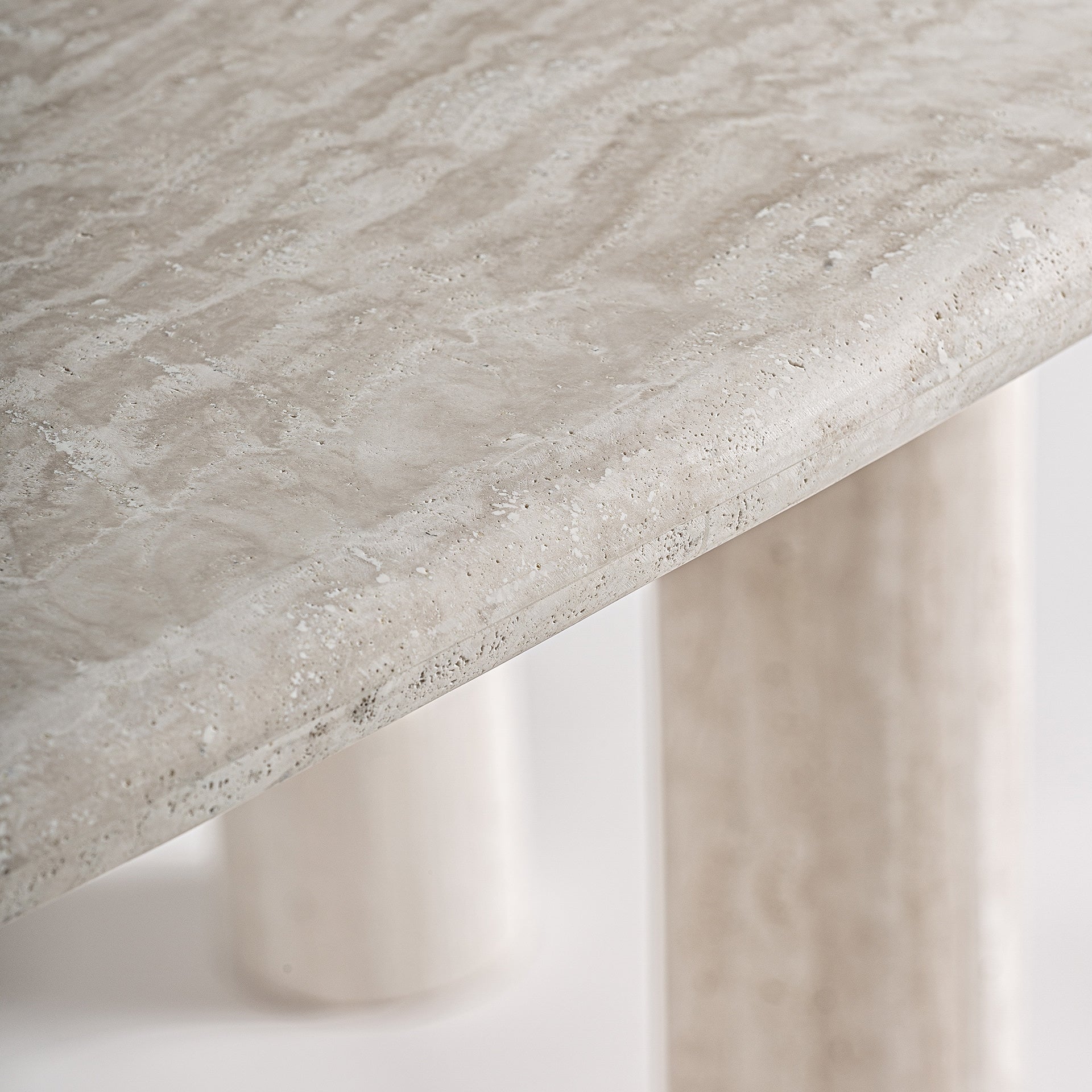 THIENNES-RUOKAPÖYTÄ