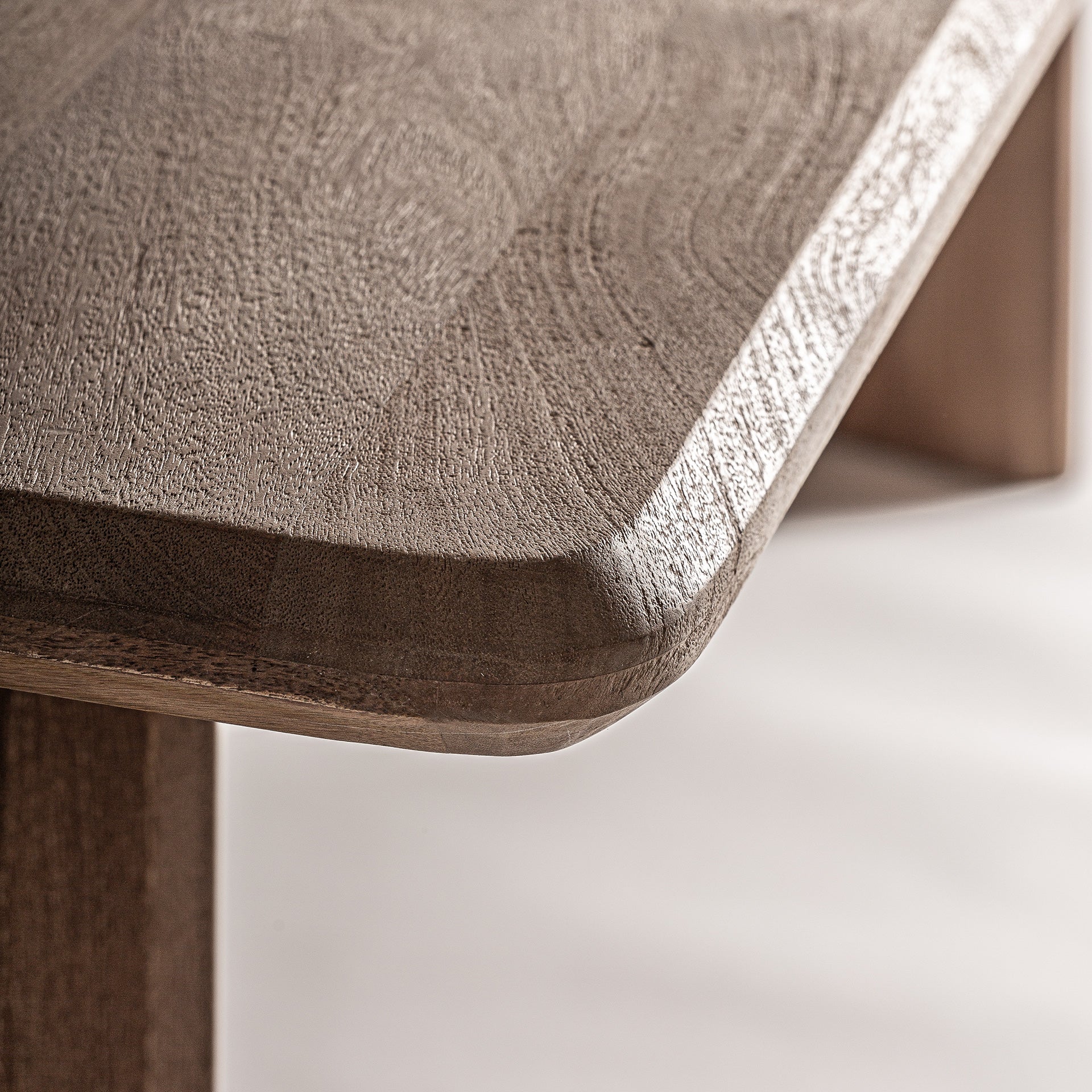 LENDINE-RUOKAPÖYTÄ