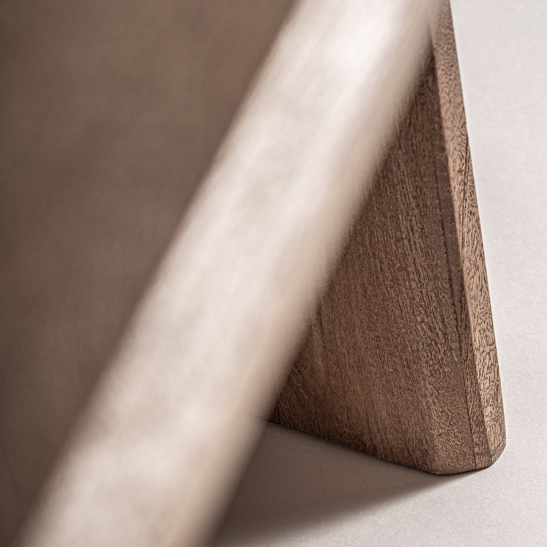 LENDINE-RUOKAPÖYTÄ