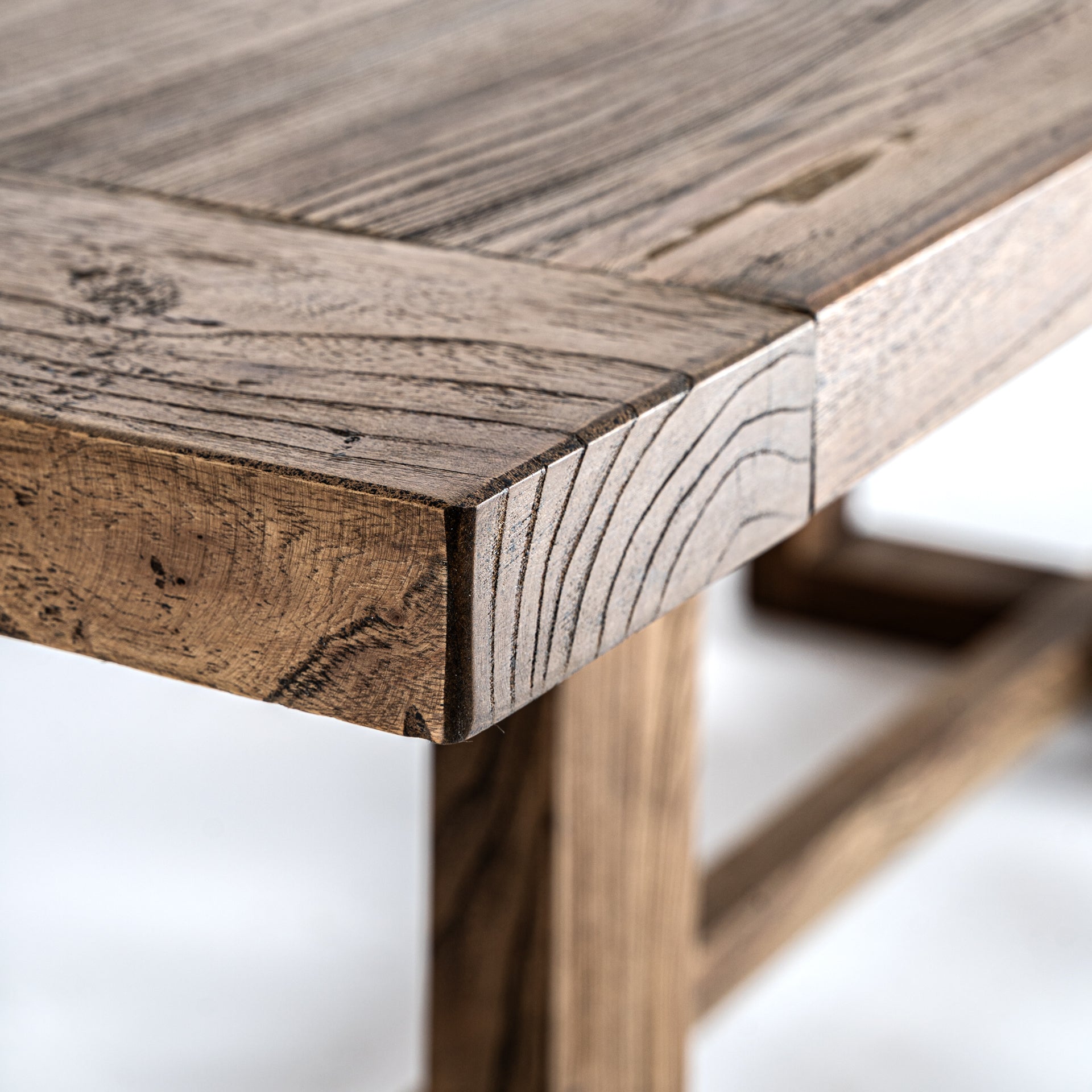 BJÖRKHEM-ruokapöytä