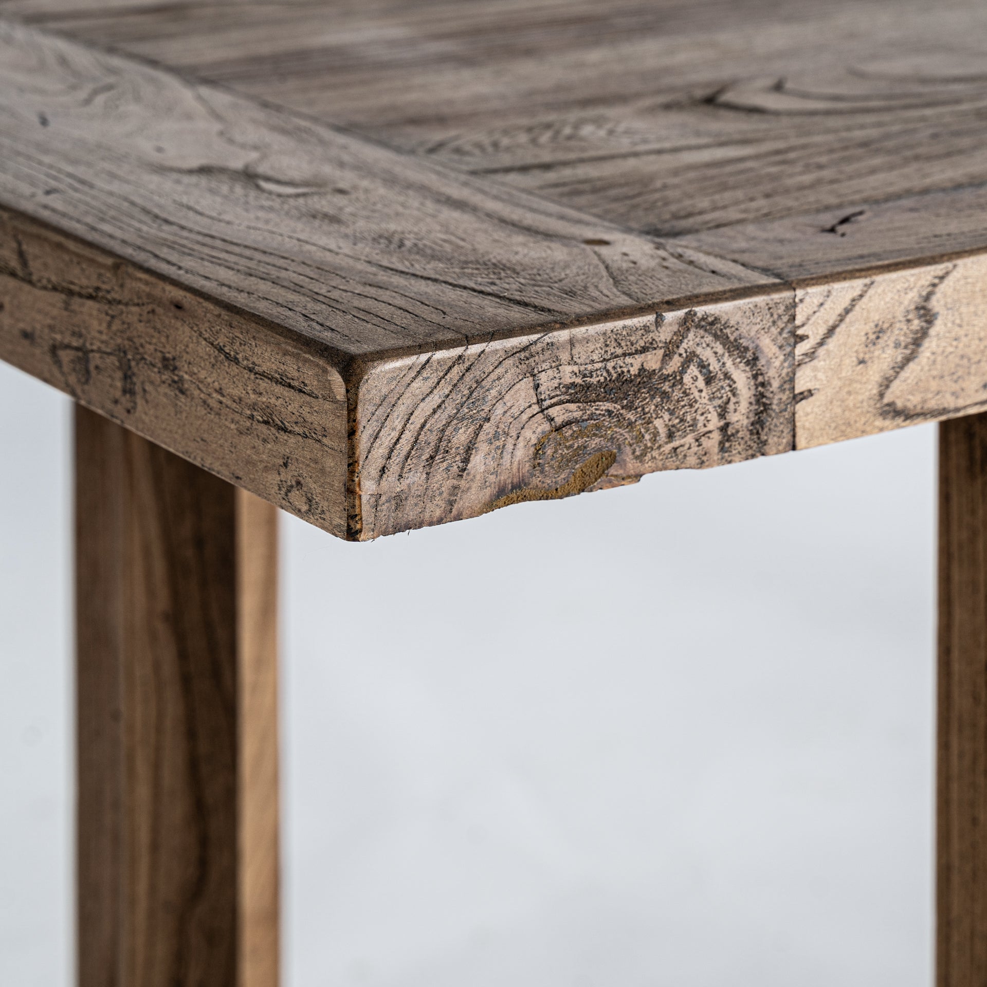 Norvik Contemporary Elm-puusta valmistettu työpöytä - Ruskea