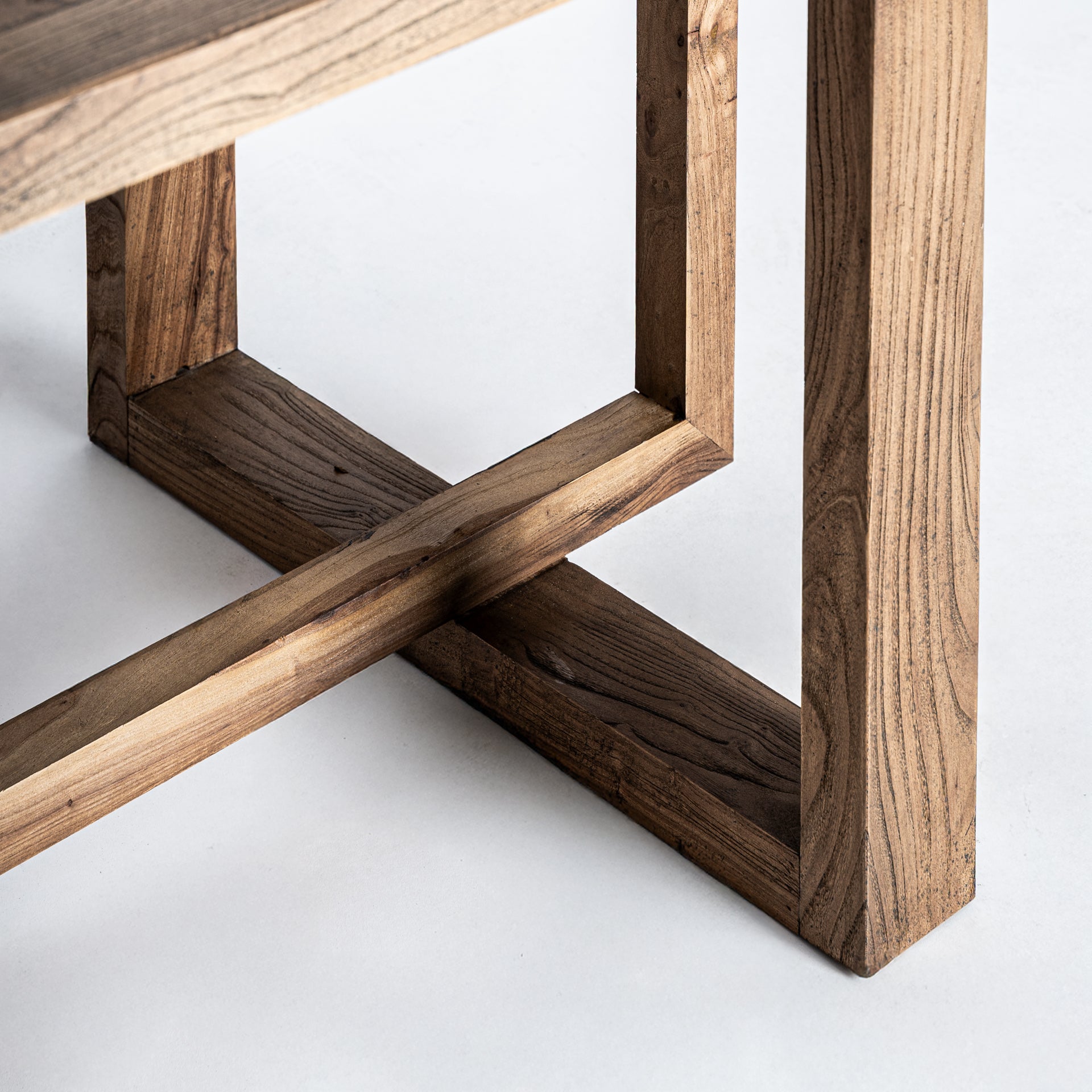 Norvik Contemporary Elm-puusta valmistettu työpöytä - Ruskea