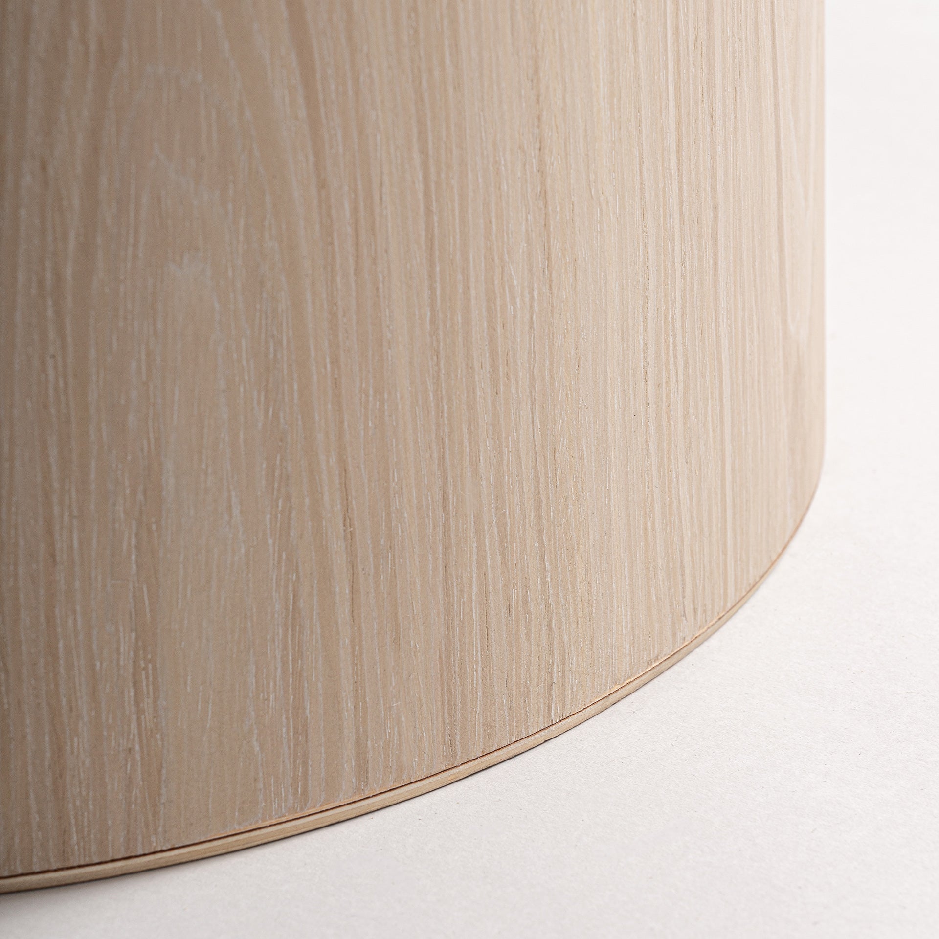 Kharj Art Deco -vaatekaappi - tammi ja kristalli