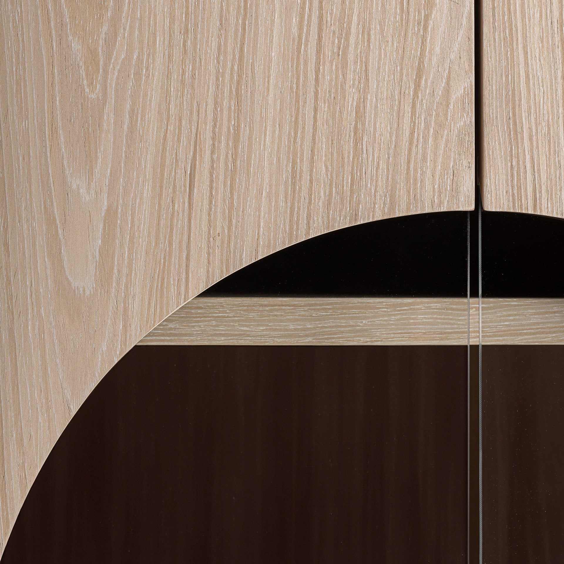 Kharj Art Deco -vaatekaappi - tammi ja kristalli