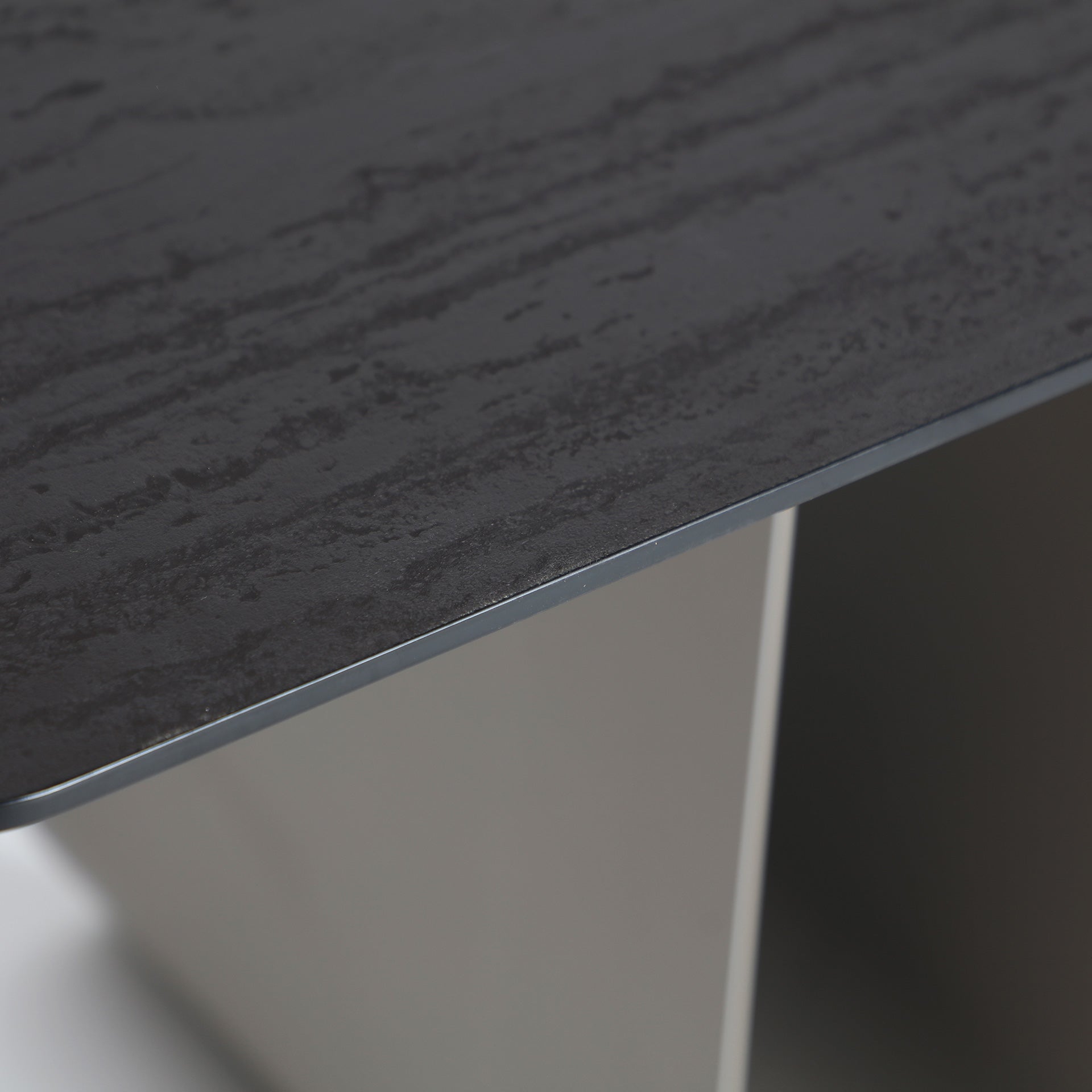 ARQA DINING TABLE