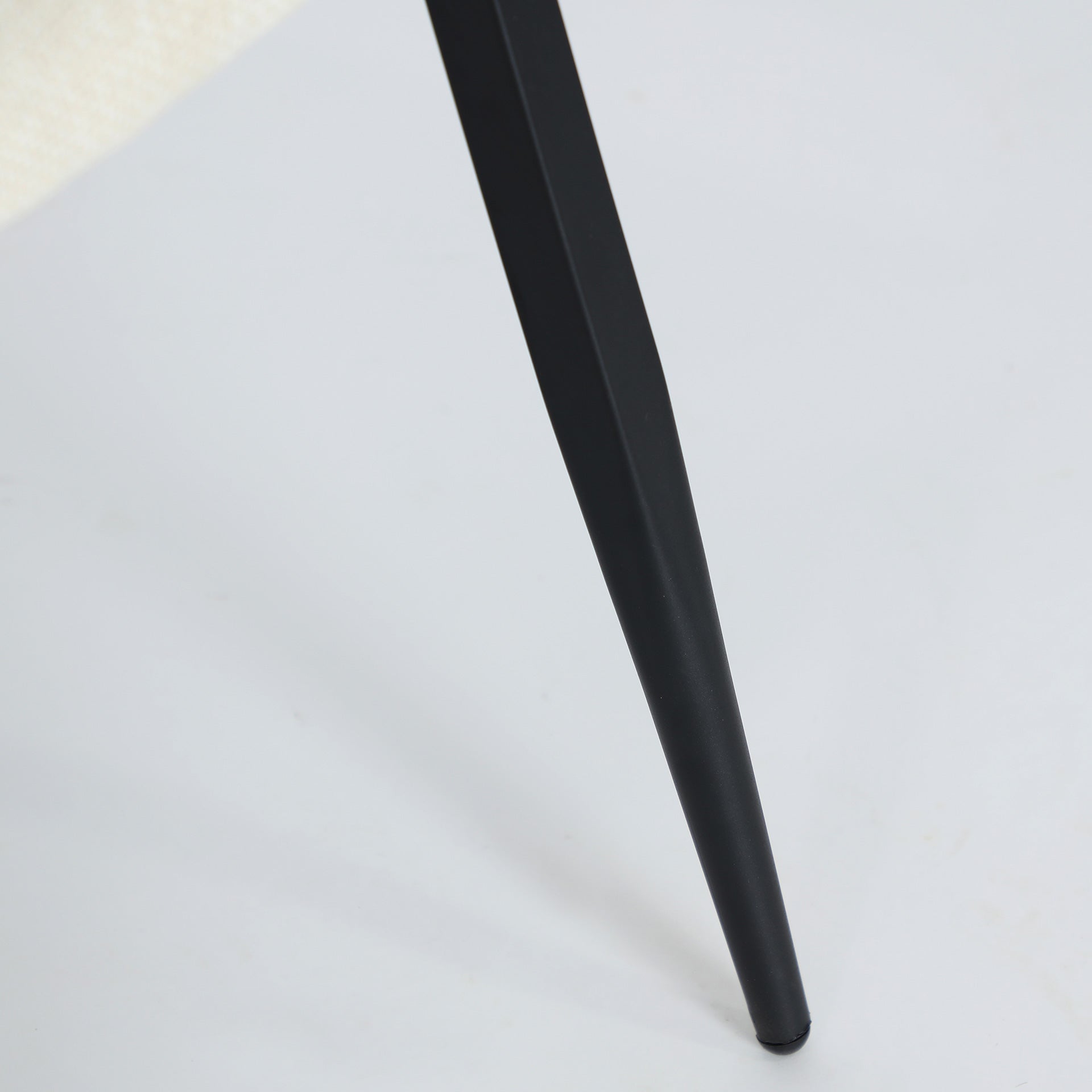 AREN CHAIR