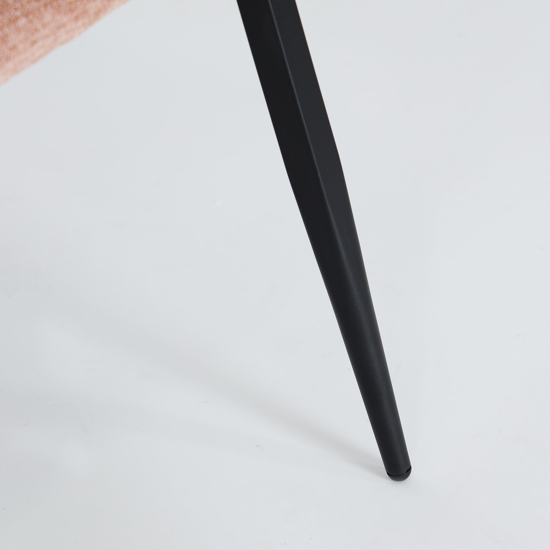 AREN CHAIR