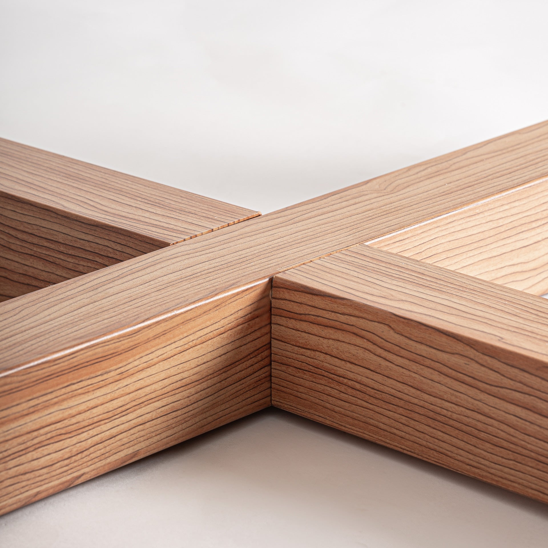 KOSHENA-RUOKAPÖYTÄ