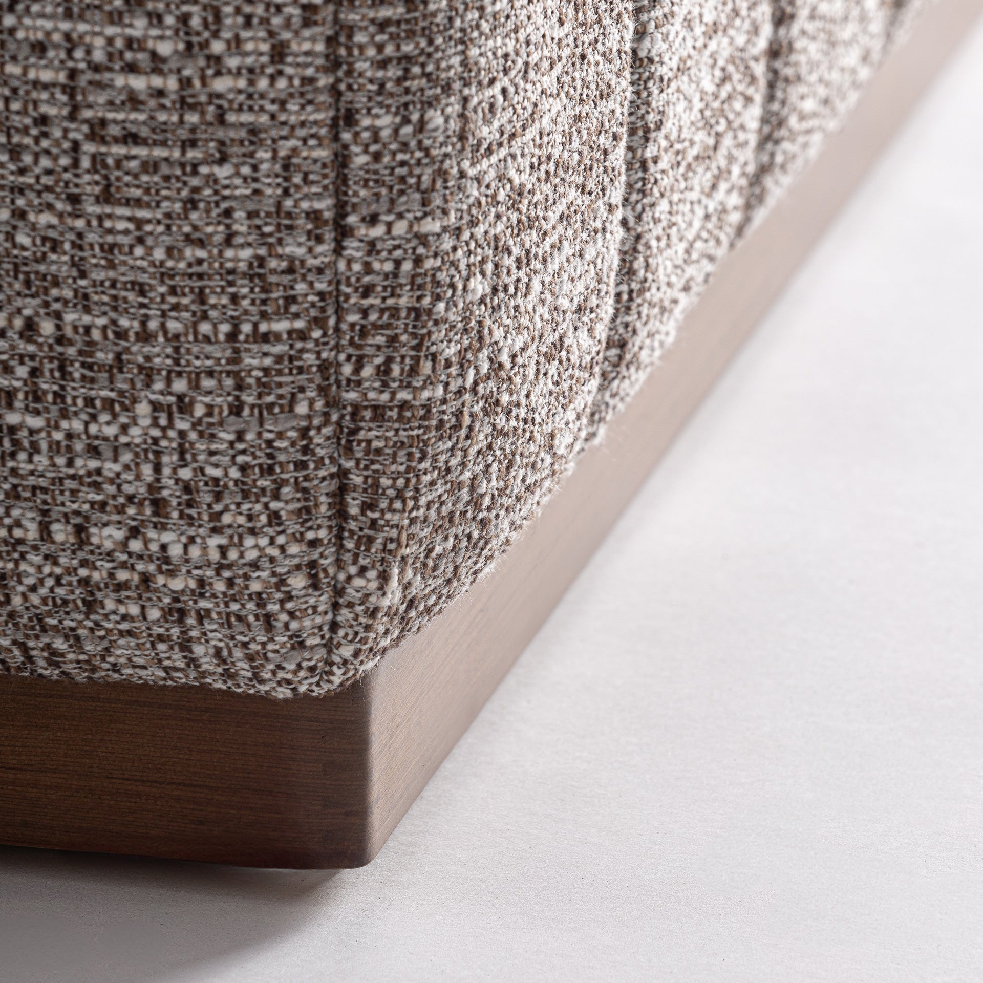 ONTORIA BED FOOT STOOL