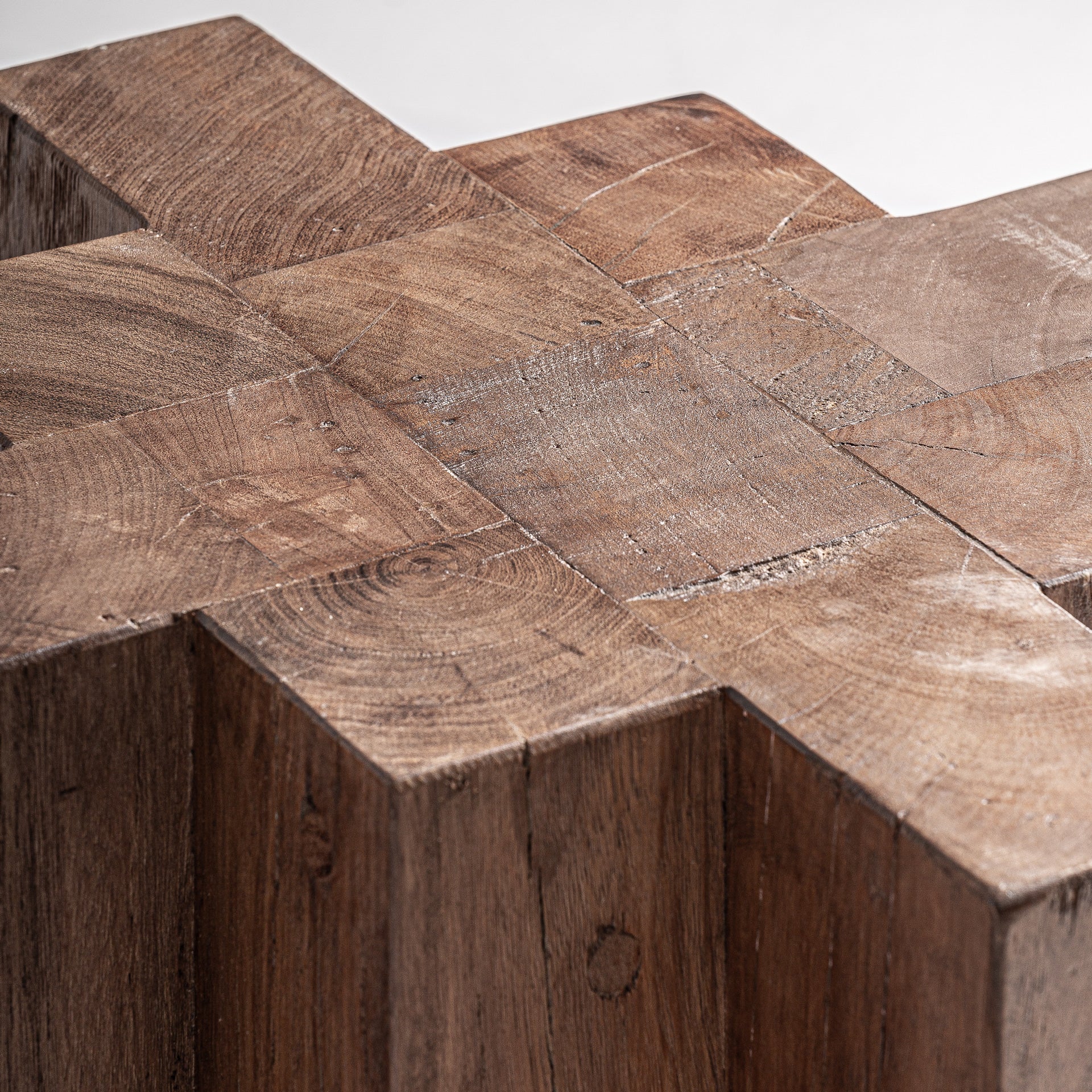 BRUTALIST-sivupöytä