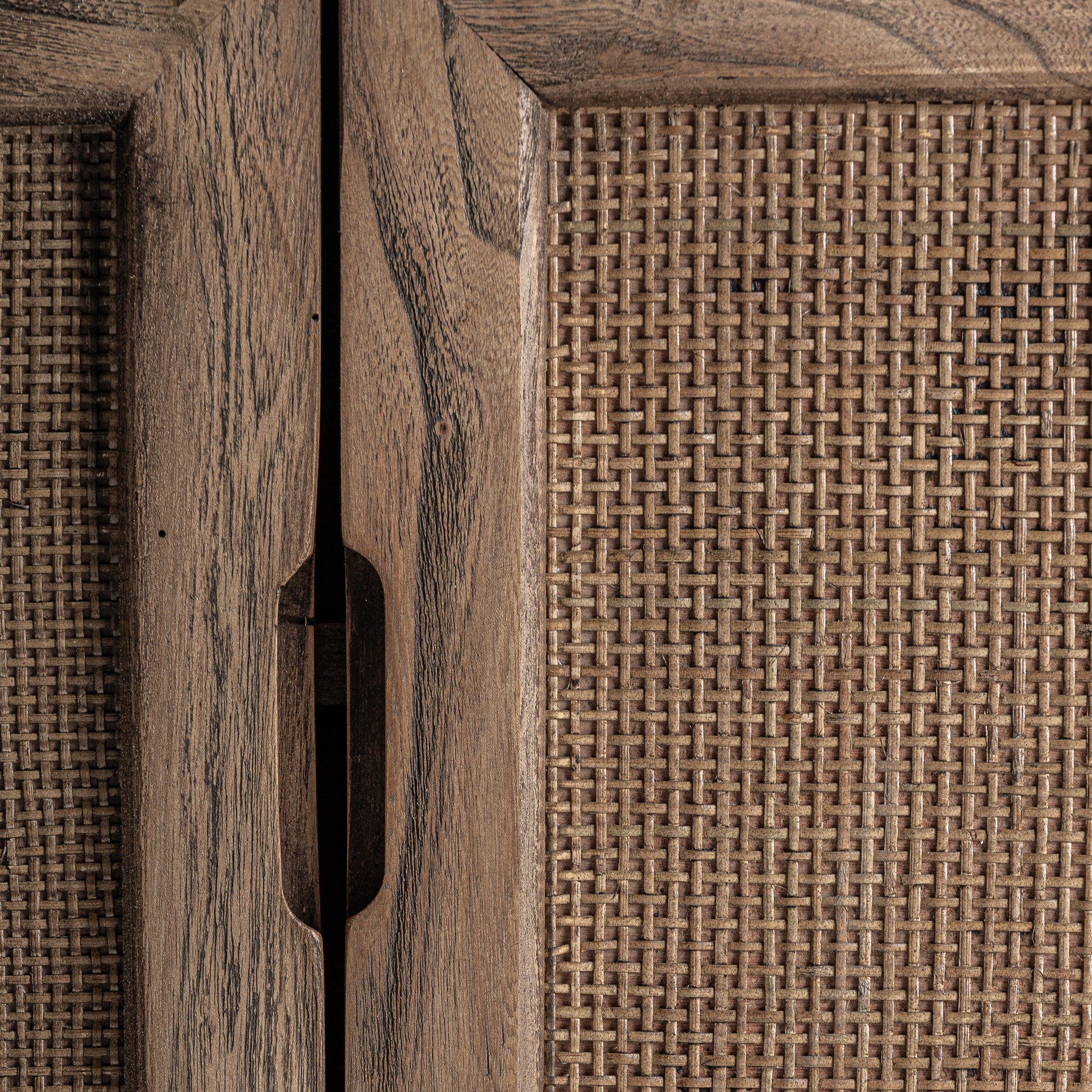 Byremo Contemporary TV-taso - Elm Wood