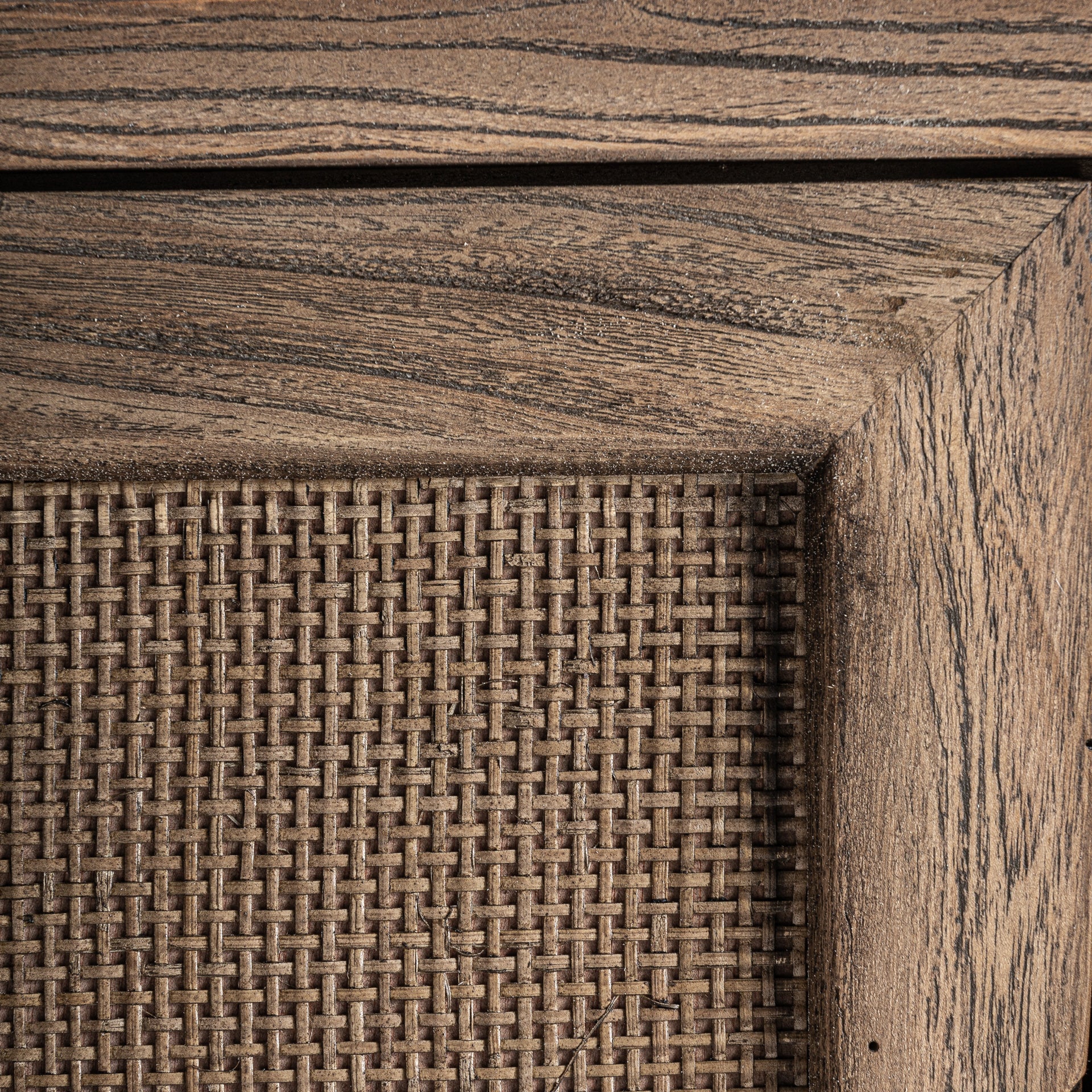 Byremo Contemporary TV-taso - Elm Wood