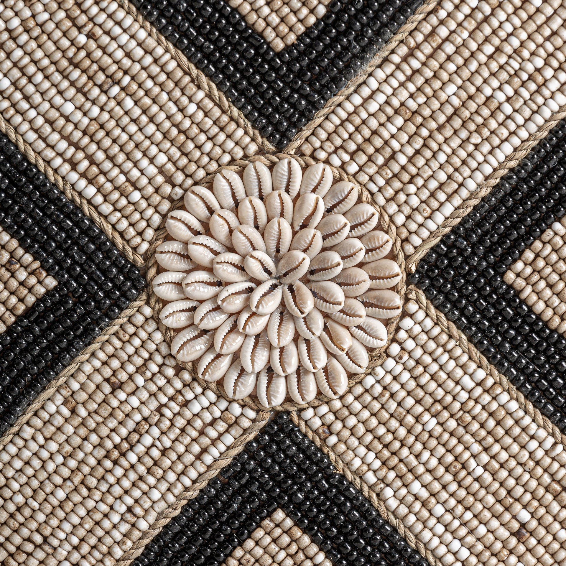 Kakbe-nykyaikainen koristefiguuri - bambua ja rautaa