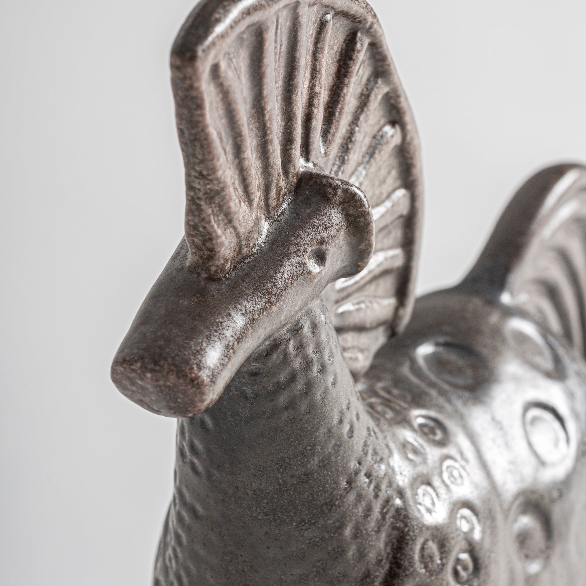 DRAFNE CERAMIC SCULPTURE IN BROWN