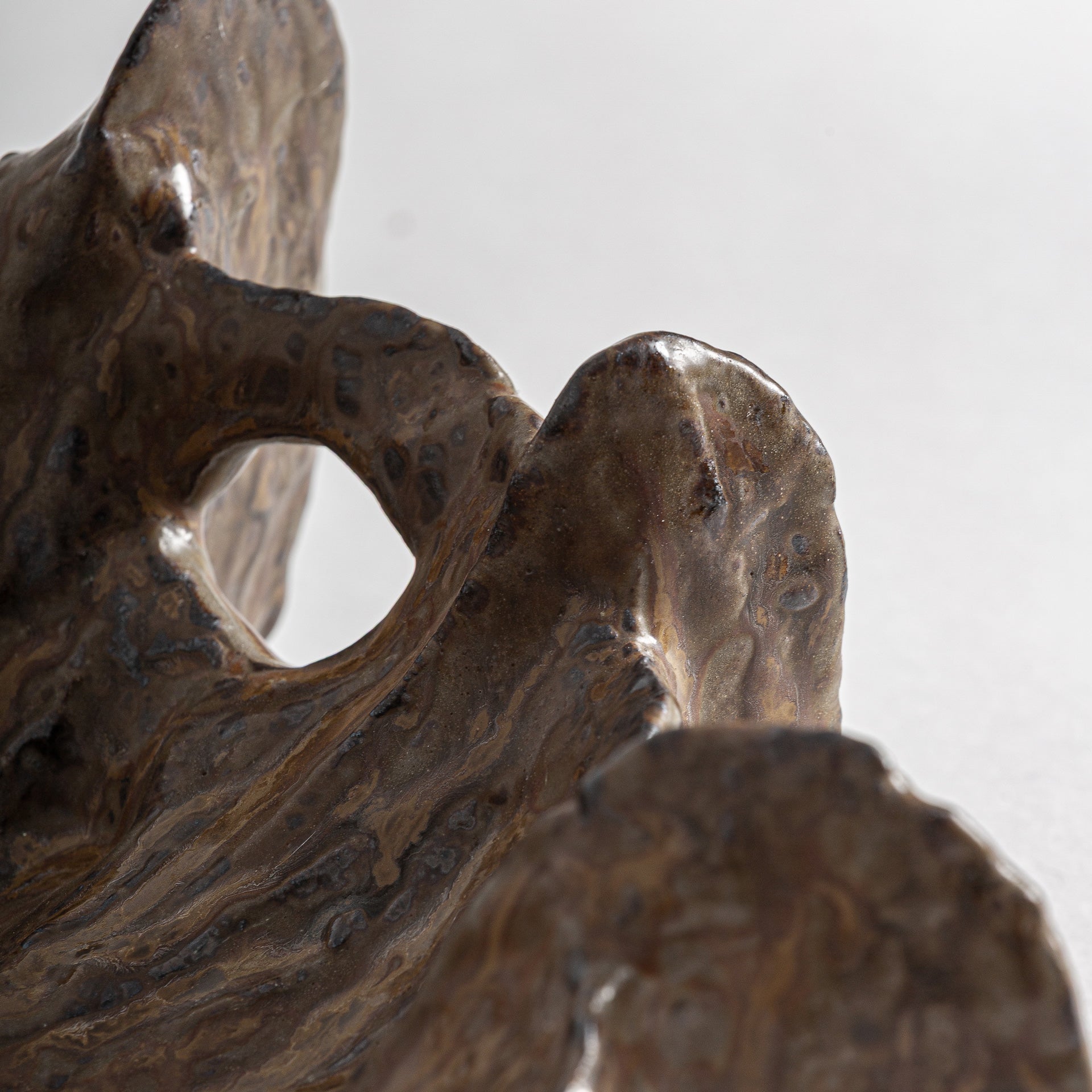 KYOMI CERAMIC CENTERPIECE IN BROWN