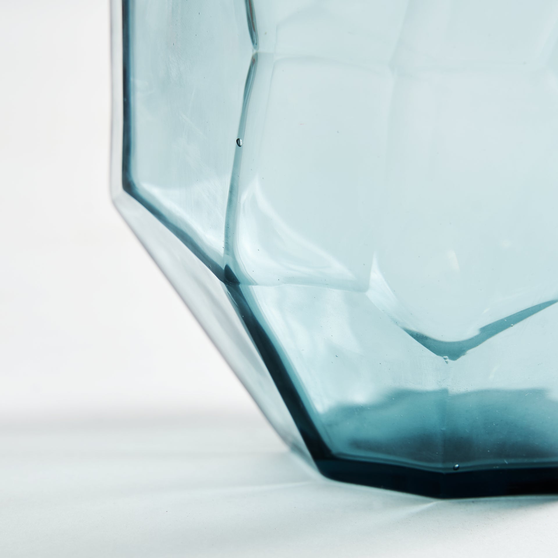 IZSAK VASE