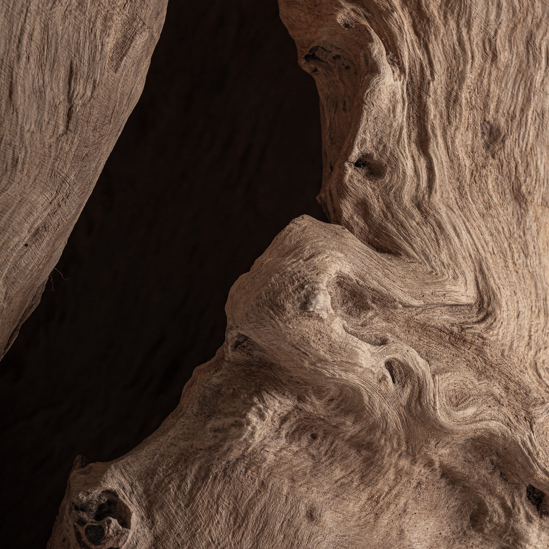 NAJHE FLOOR SCULPTURE