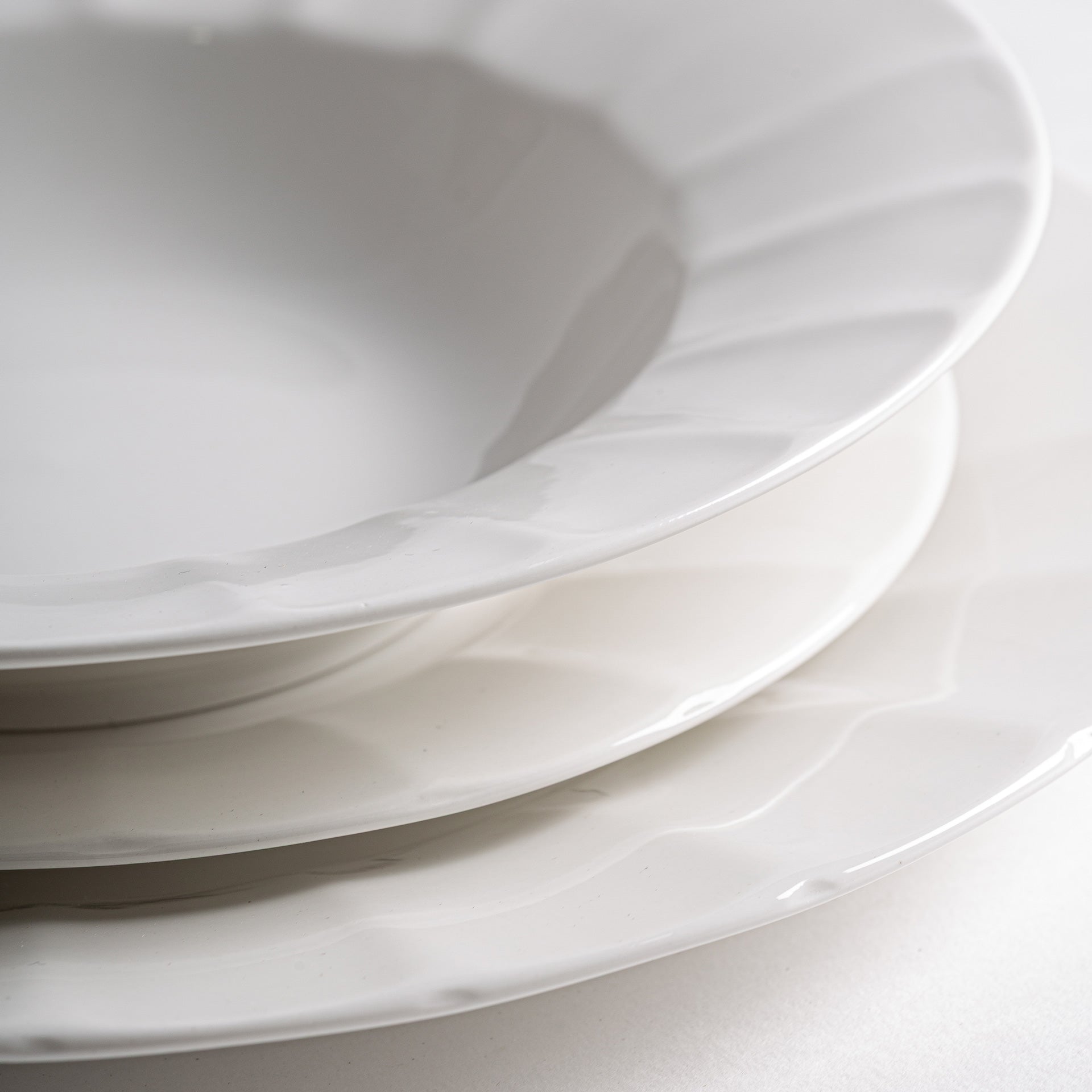 BONDEY CROCKERY (SET OF 18)