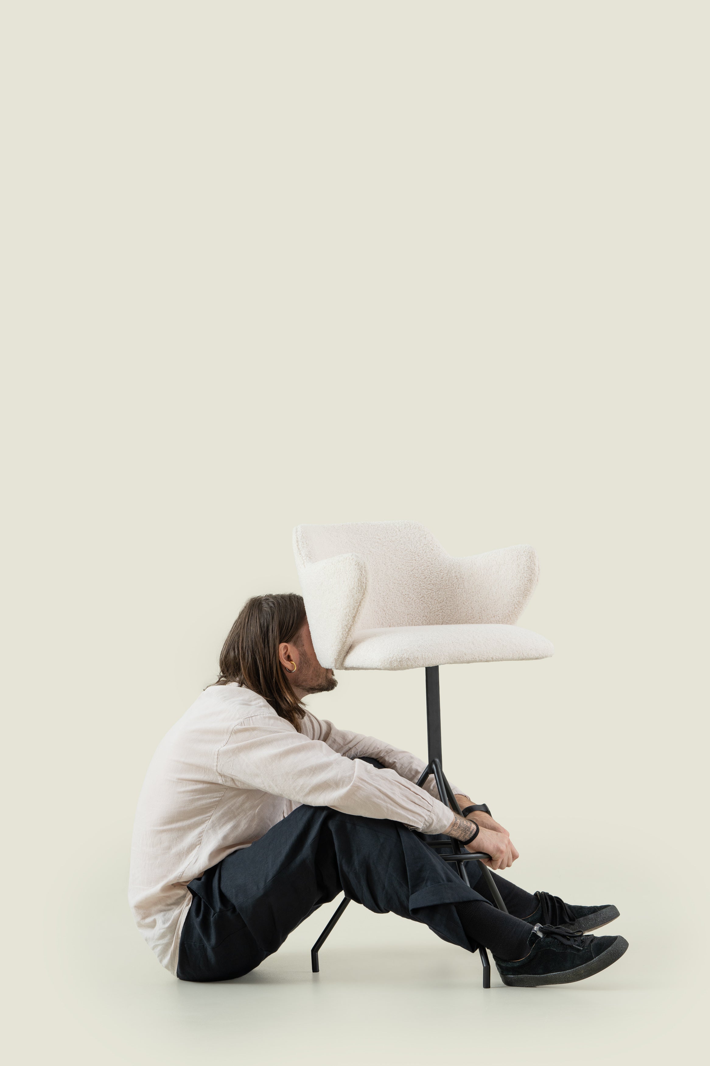 OXYQ-baarituoli – Rakkauskirje minimalismille