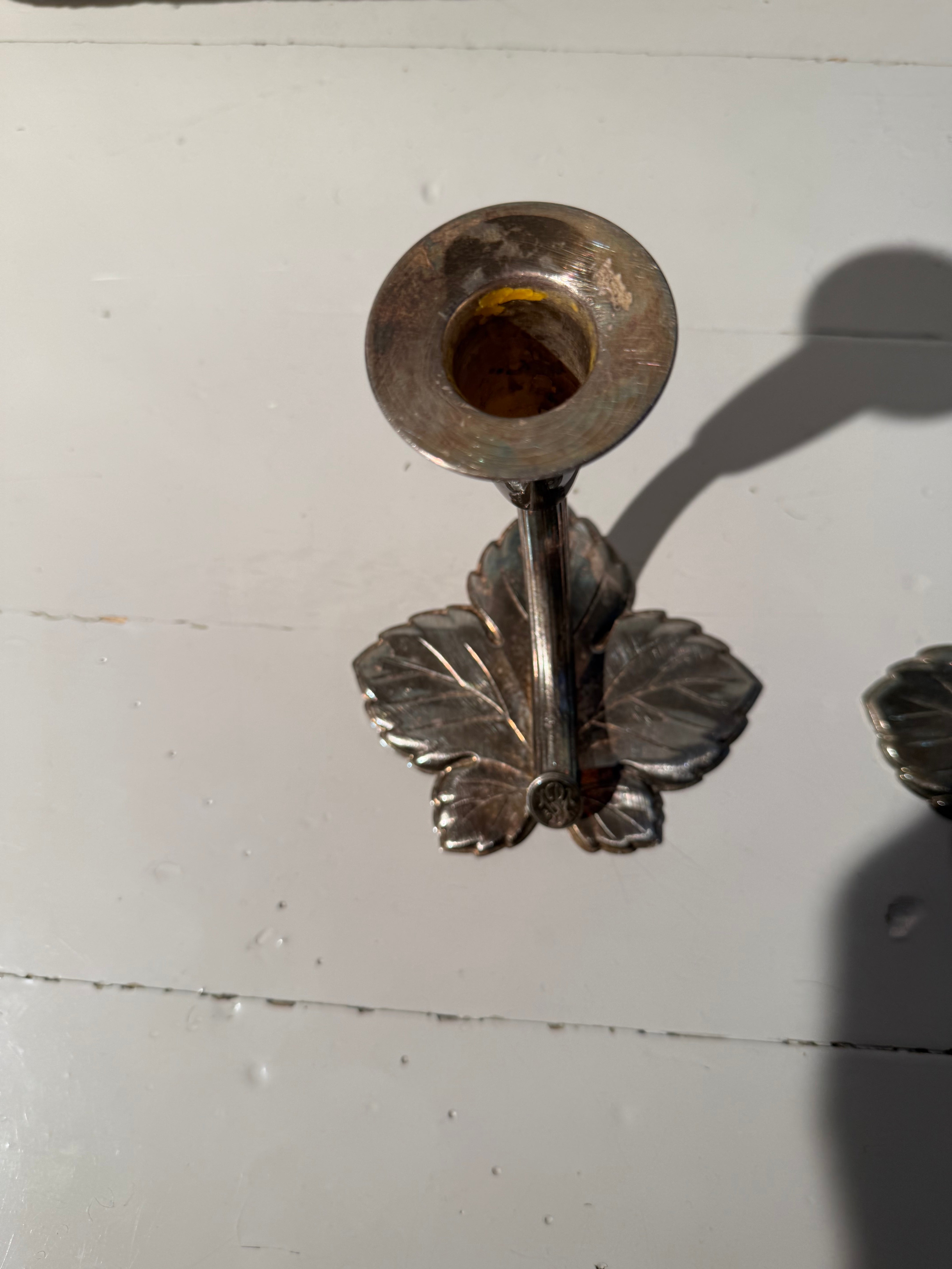 Suomalaiset vintagekynttilänjalat, 2 kpl – alpakkahopeaa, 10,2 cm