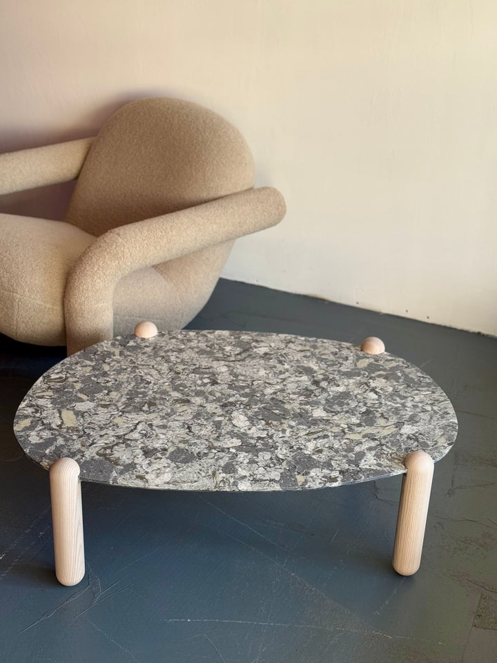 "Rakas ystävä" -pöytä – kauniisti maadoitettu